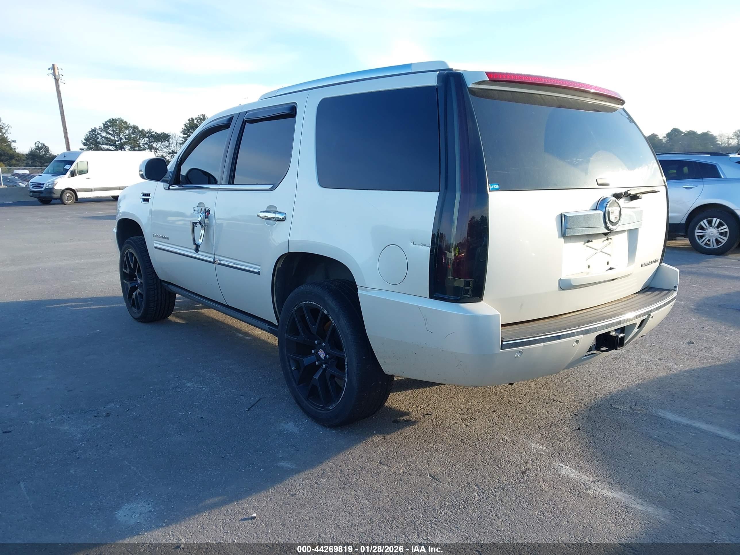 CADILLAC ESCALADE image 3
