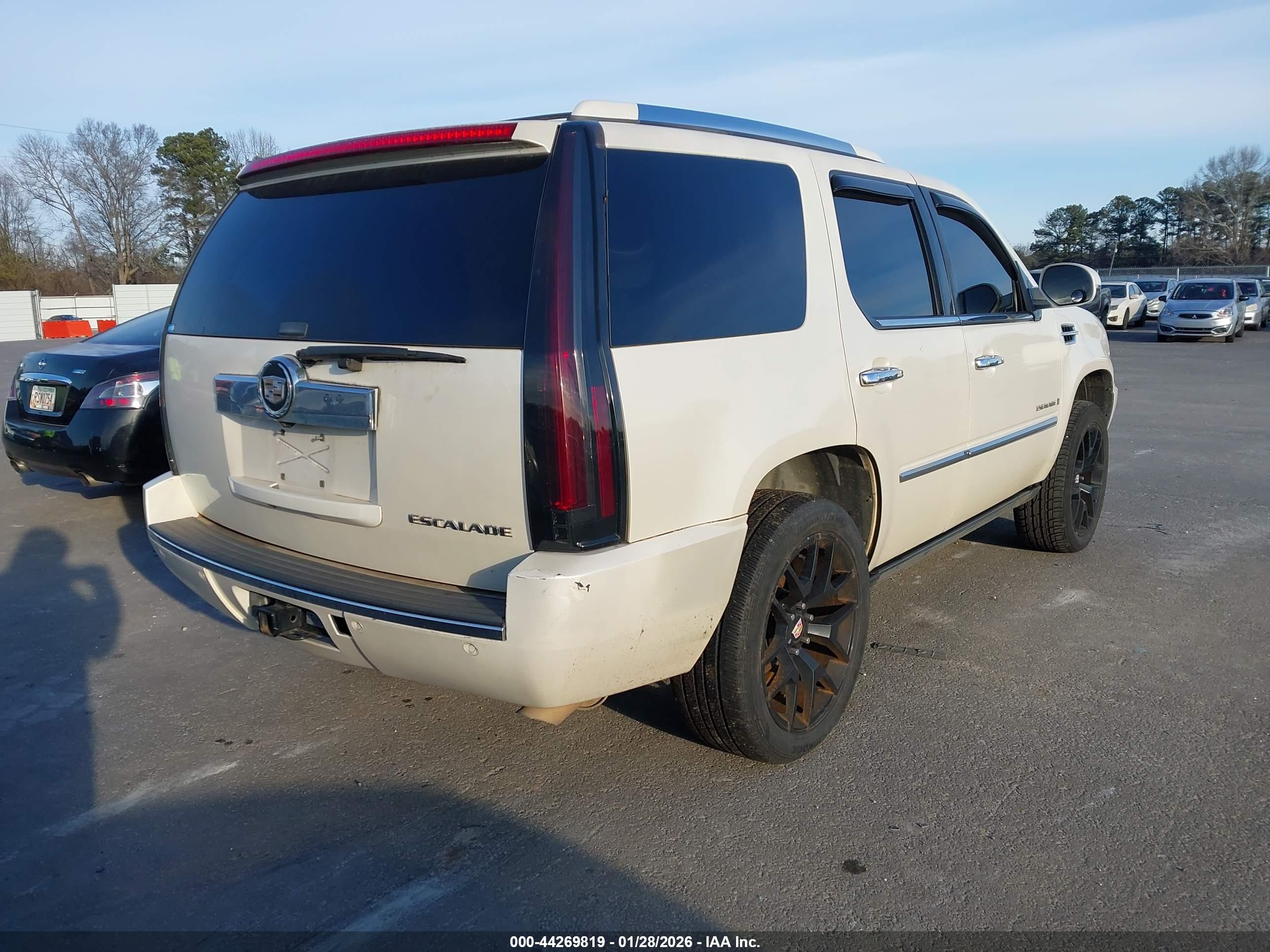 CADILLAC ESCALADE image 4