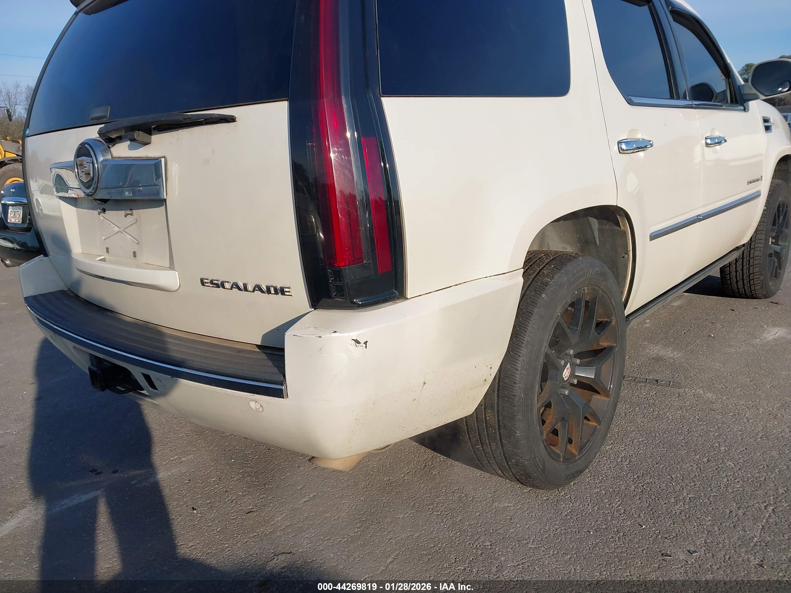 CADILLAC ESCALADE image 6