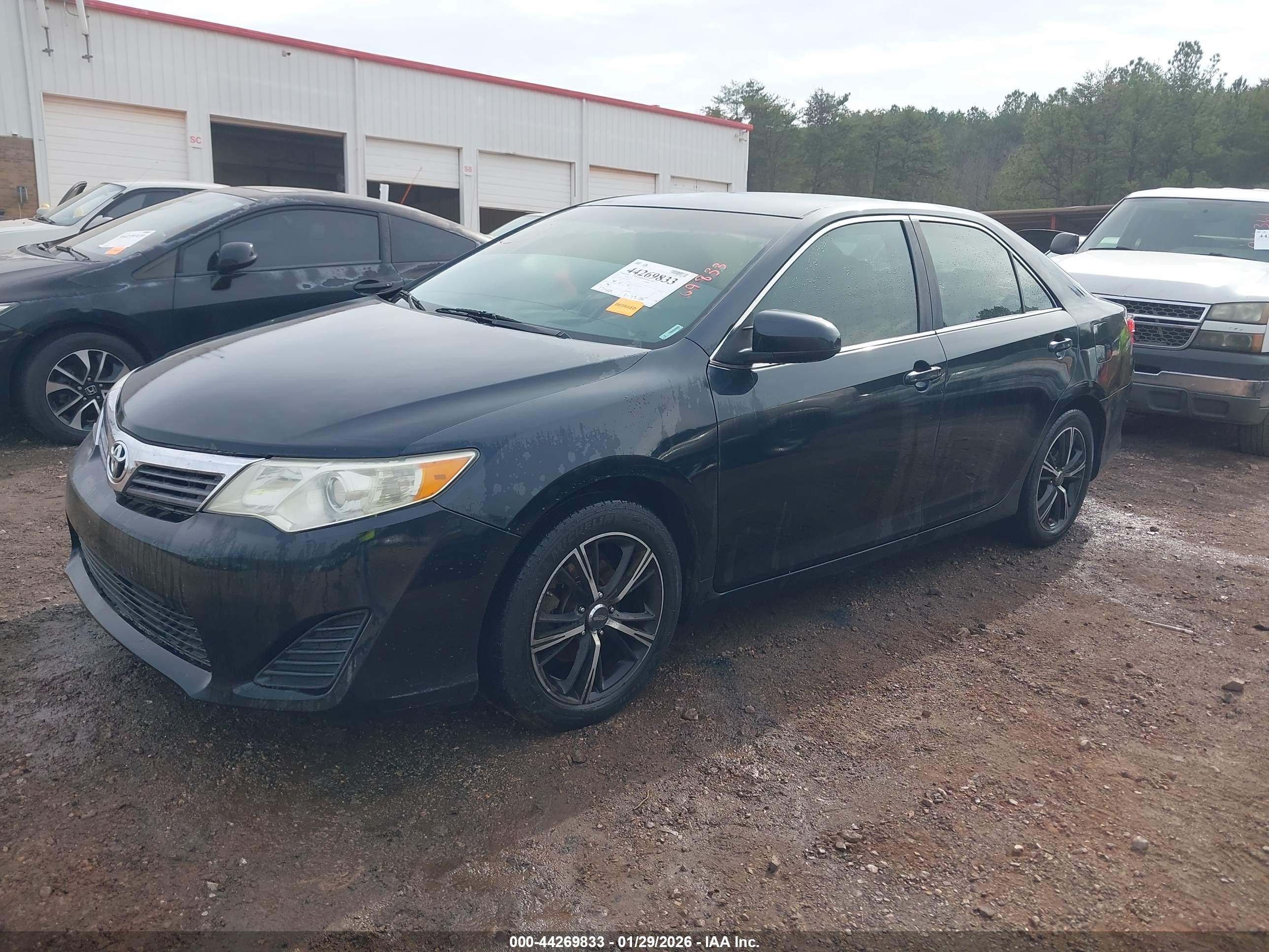 TOYOTA CAMRY image 2