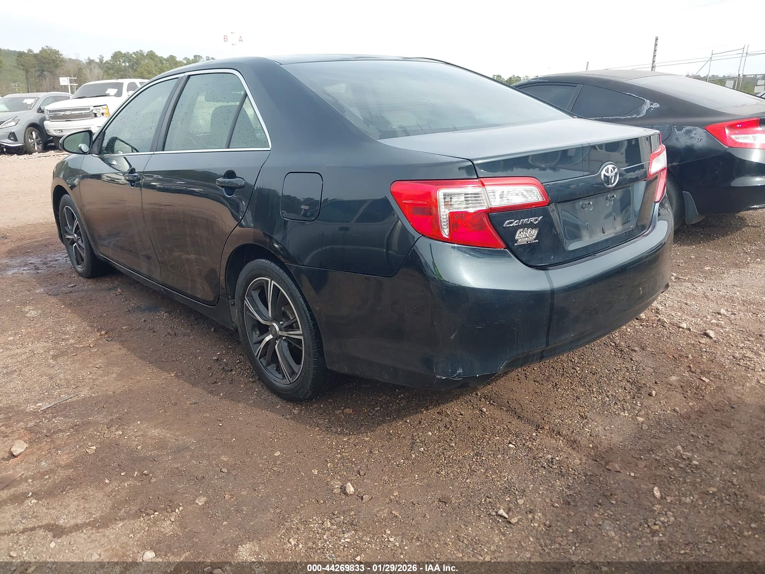 TOYOTA CAMRY image 3