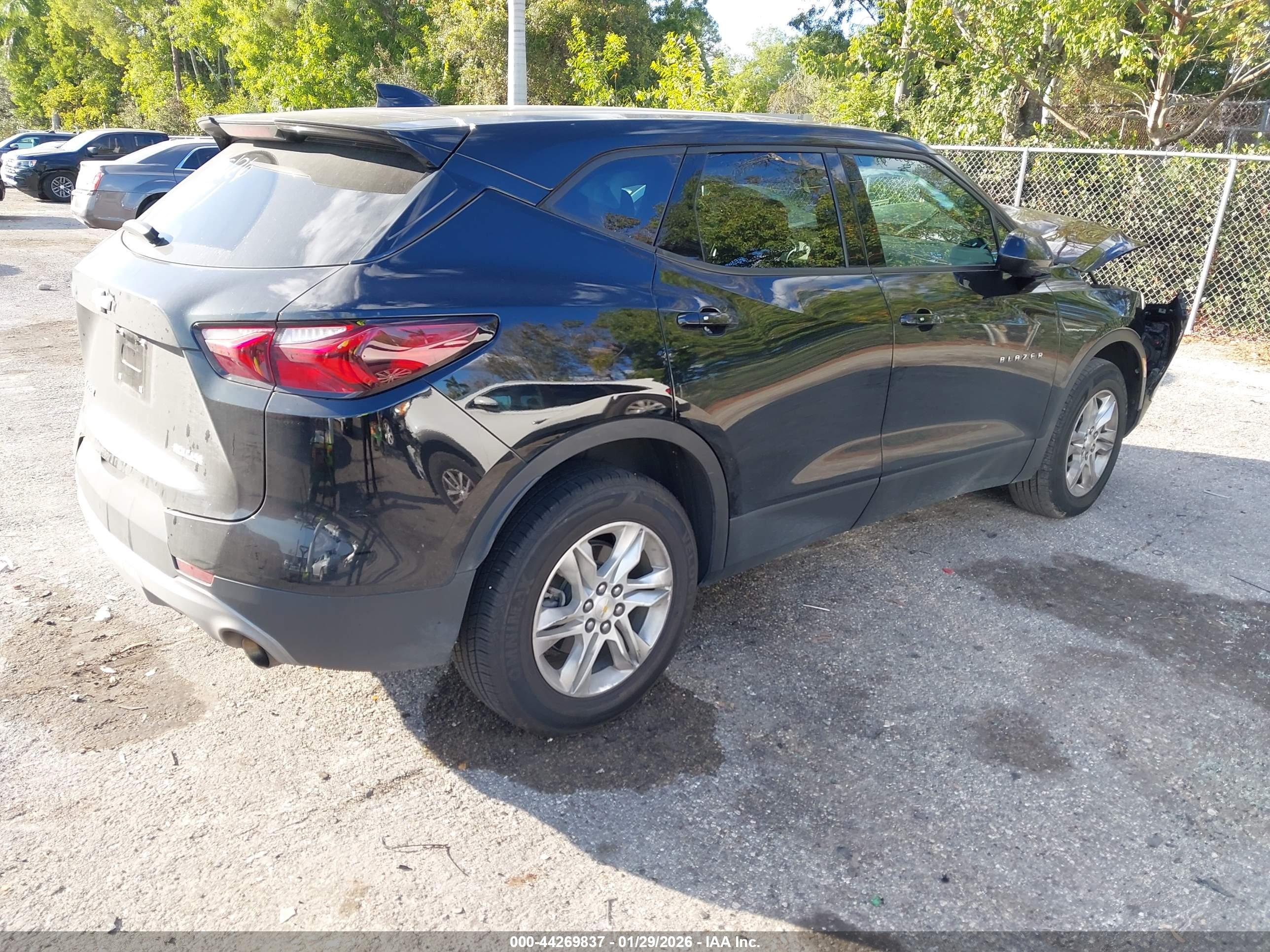 CHEVROLET BLAZER image 4