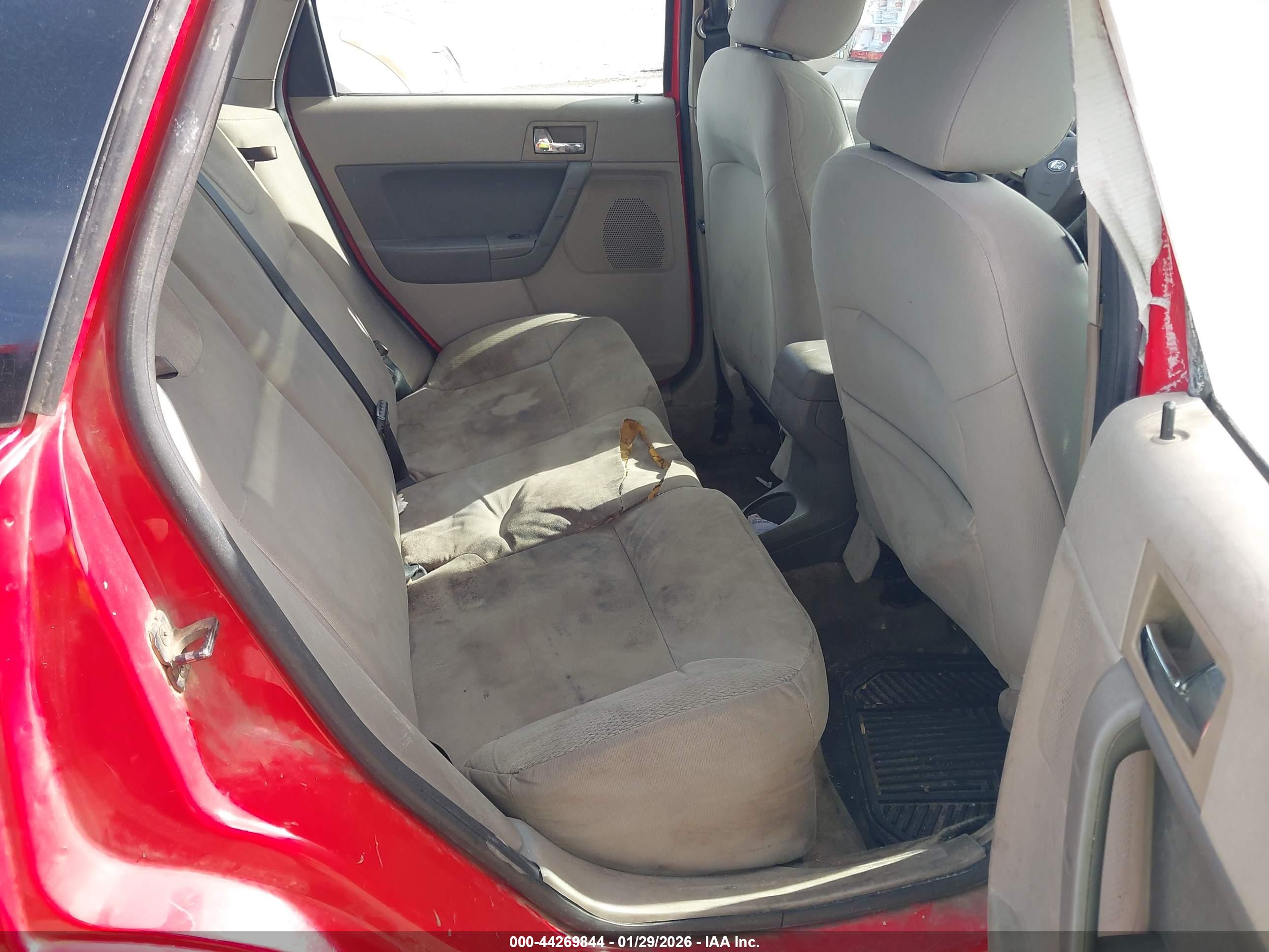 FORD FOCUS image 8