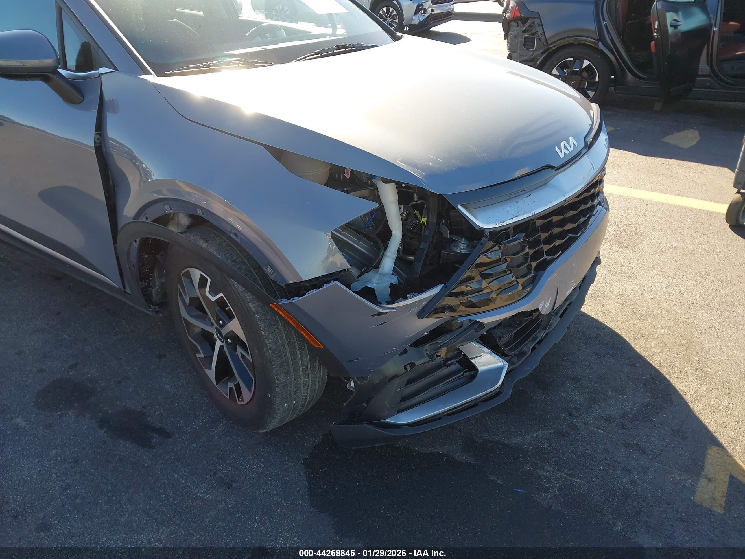 KIA SPORTAGE image 6