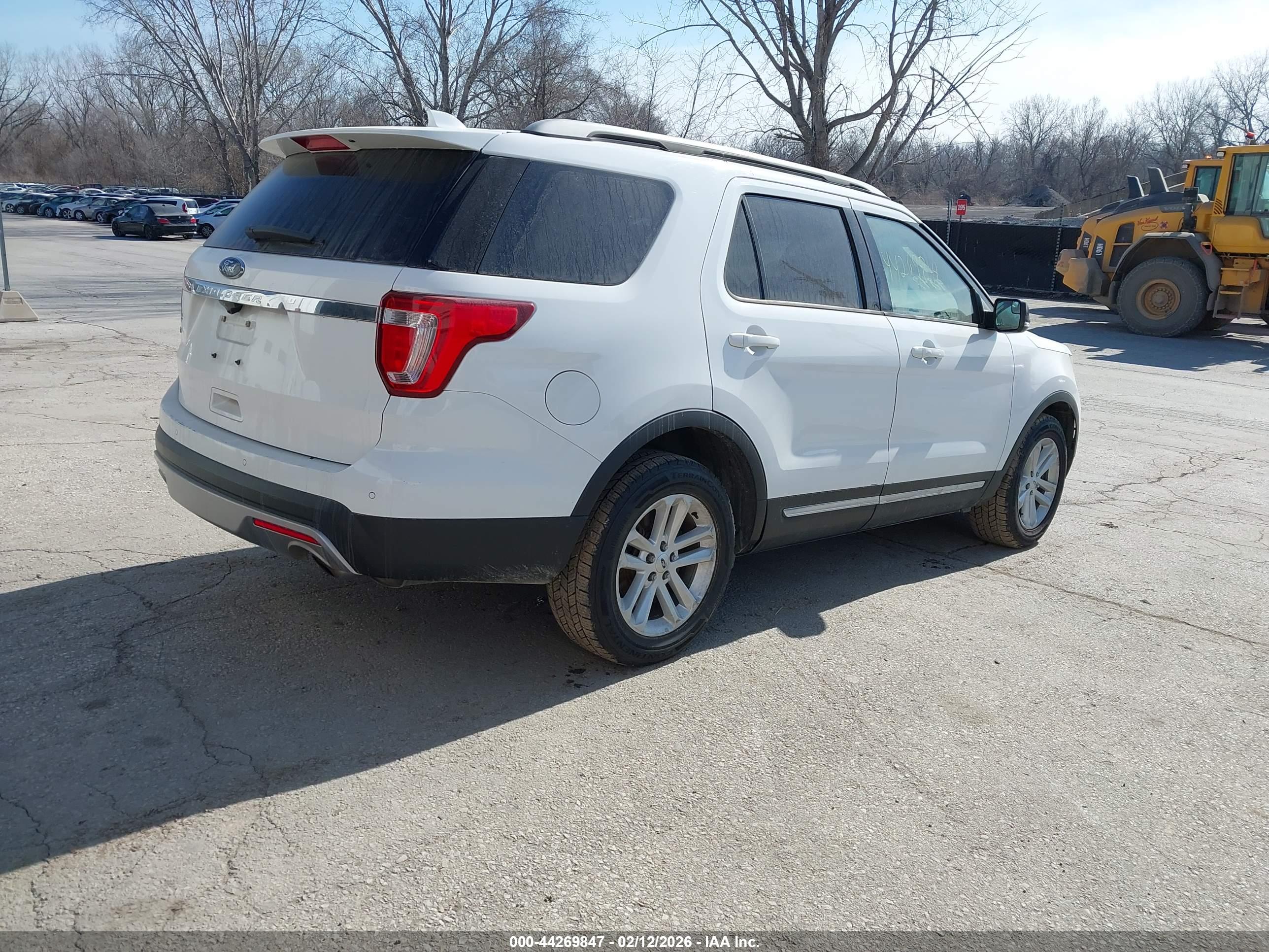 FORD EXPLORER image 4