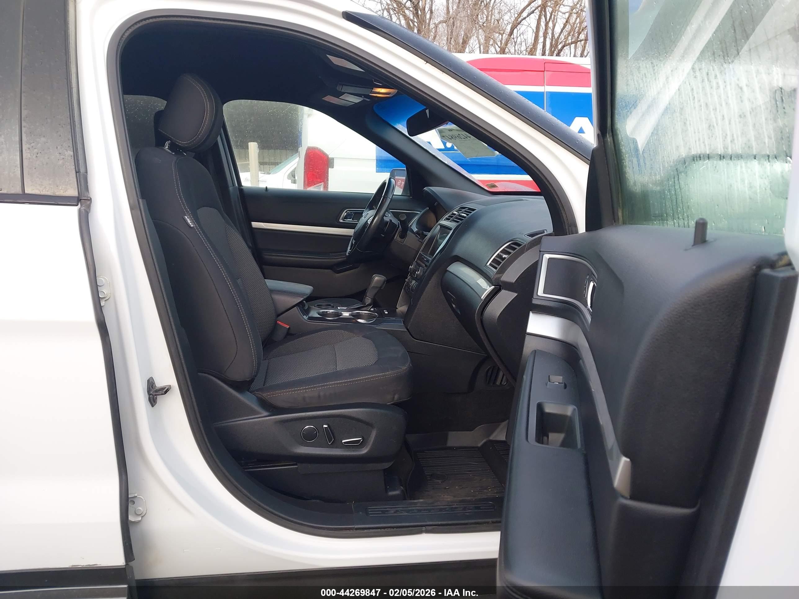 FORD EXPLORER image 5