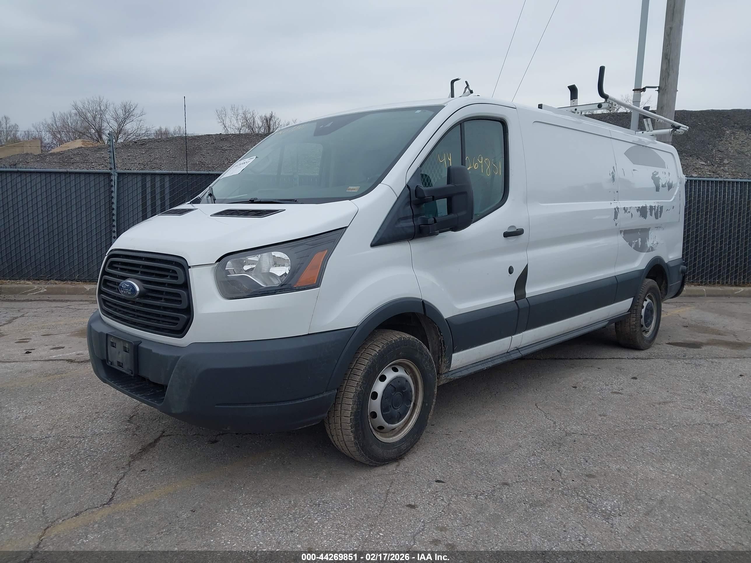 FORD TRANSIT-250 image 2