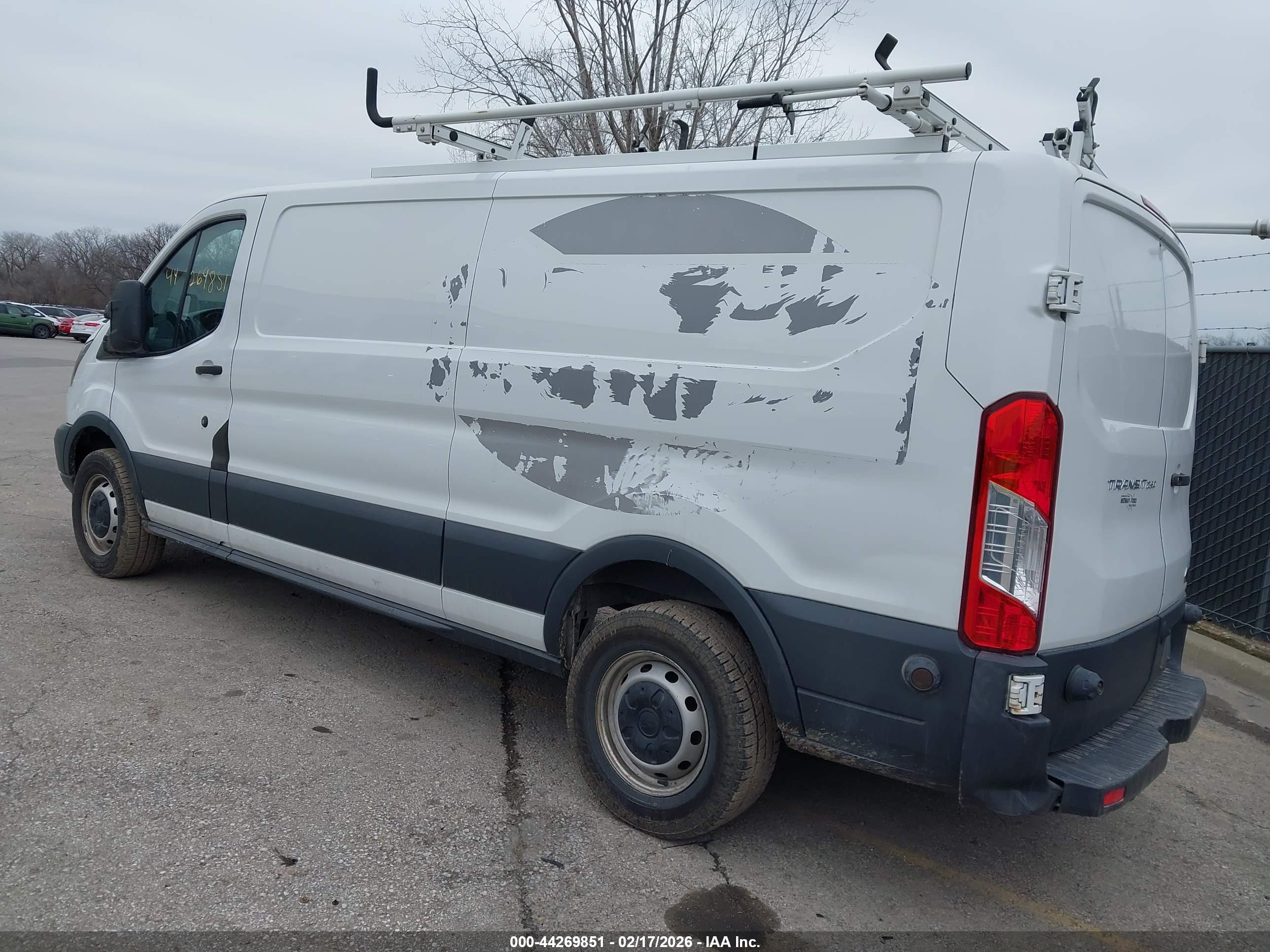 FORD TRANSIT-250 image 3