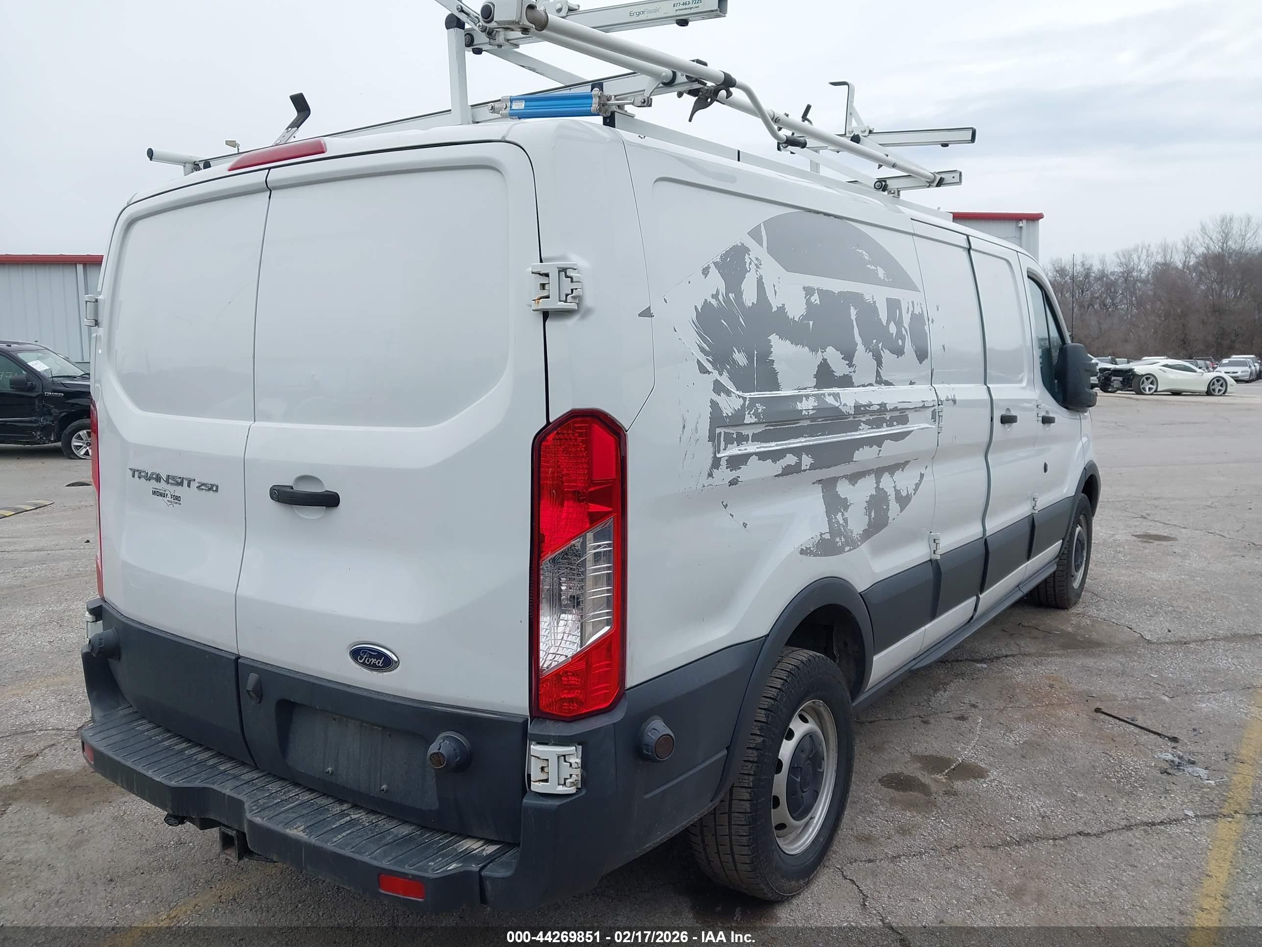 FORD TRANSIT-250 image 4