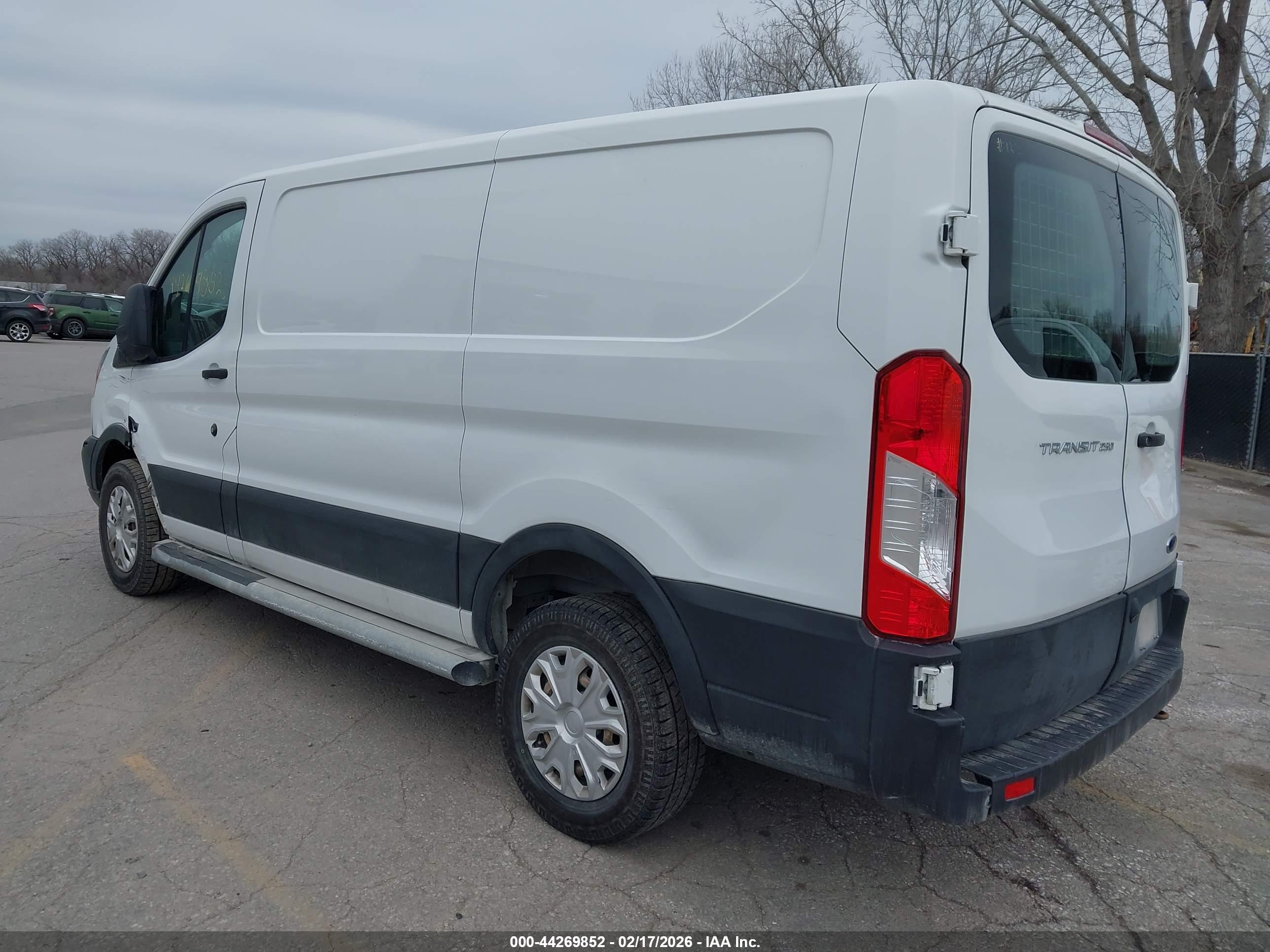 FORD TRANSIT-250 image 3