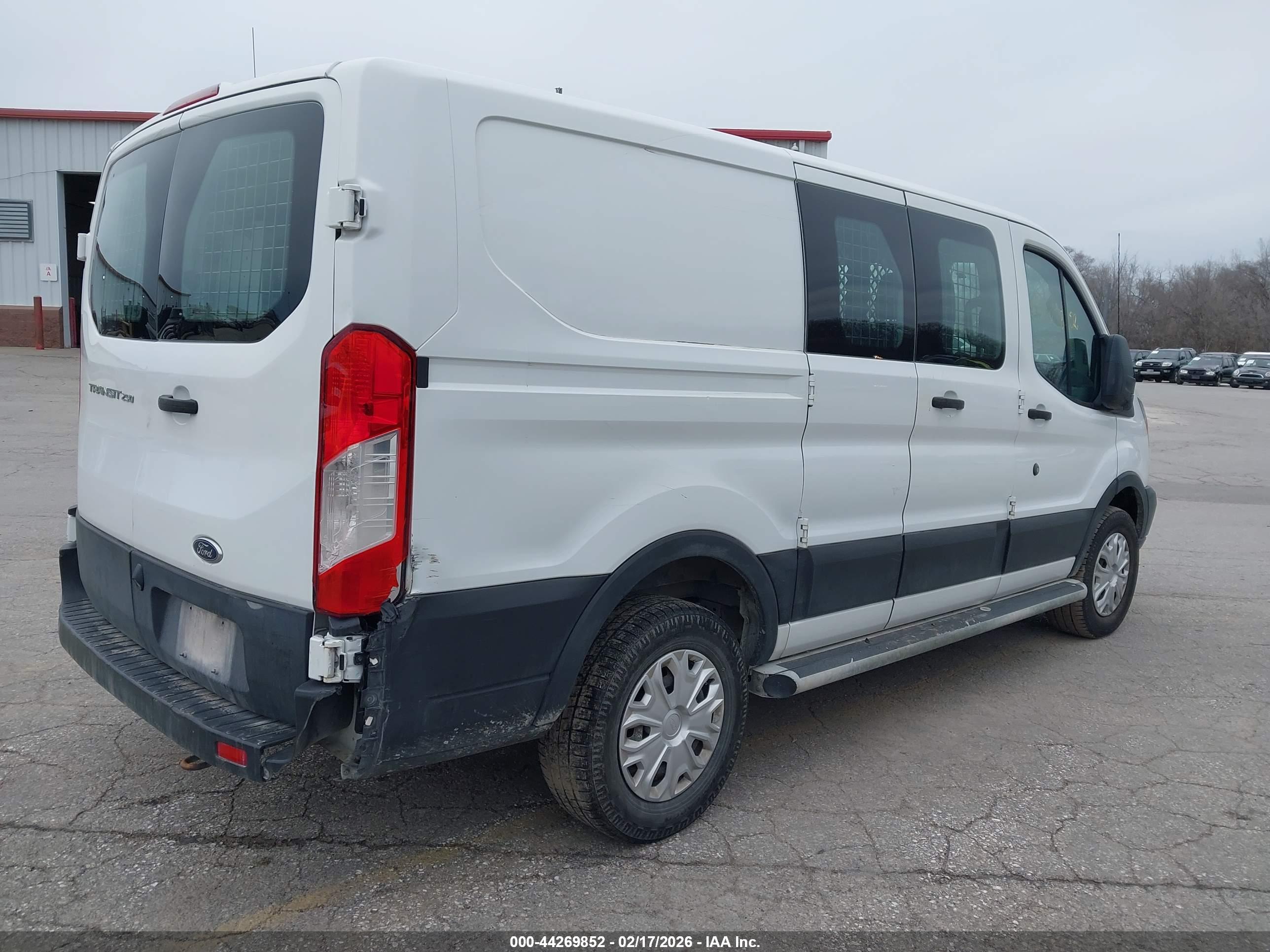 FORD TRANSIT-250 image 4