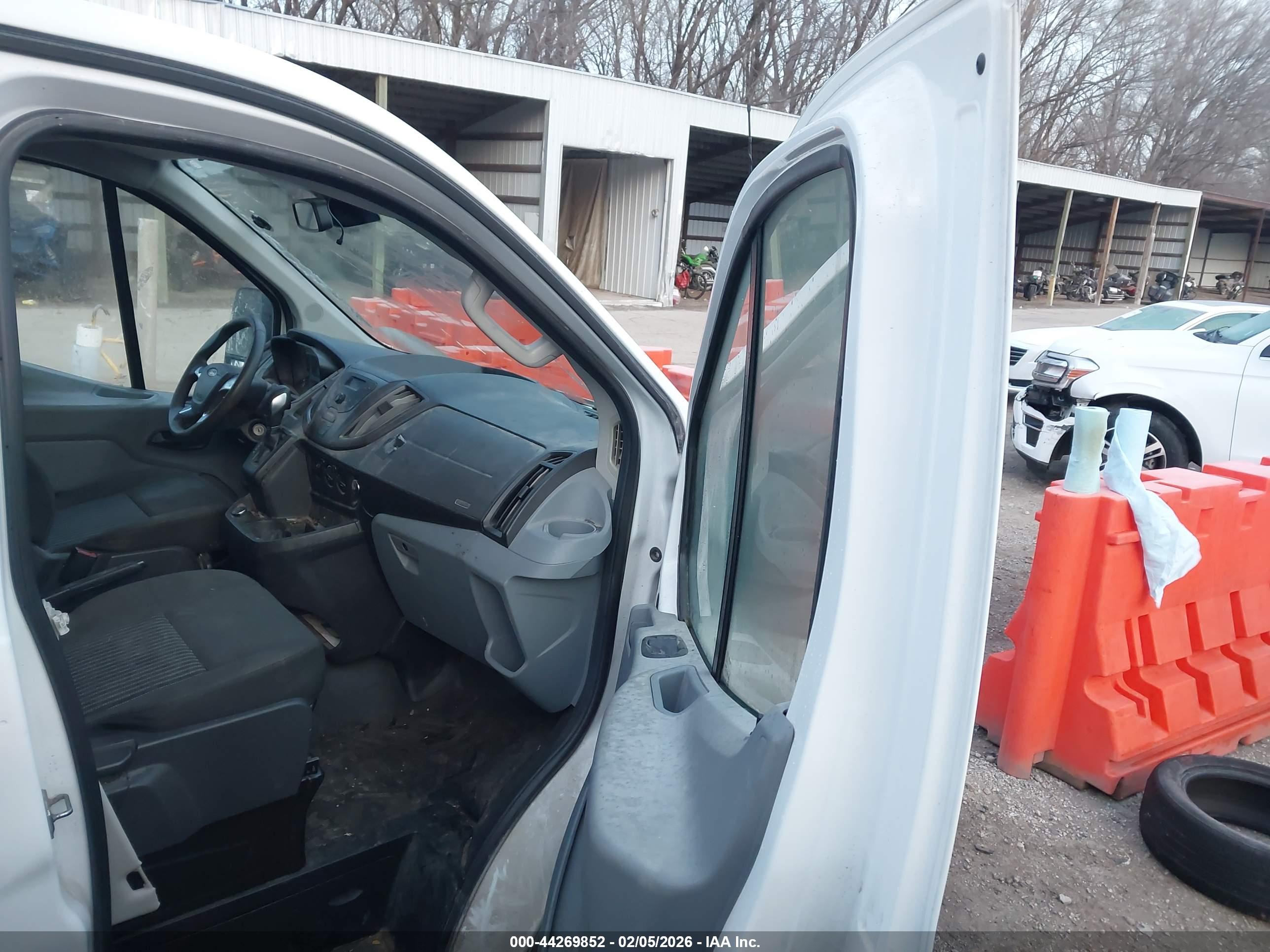 FORD TRANSIT-250 image 5