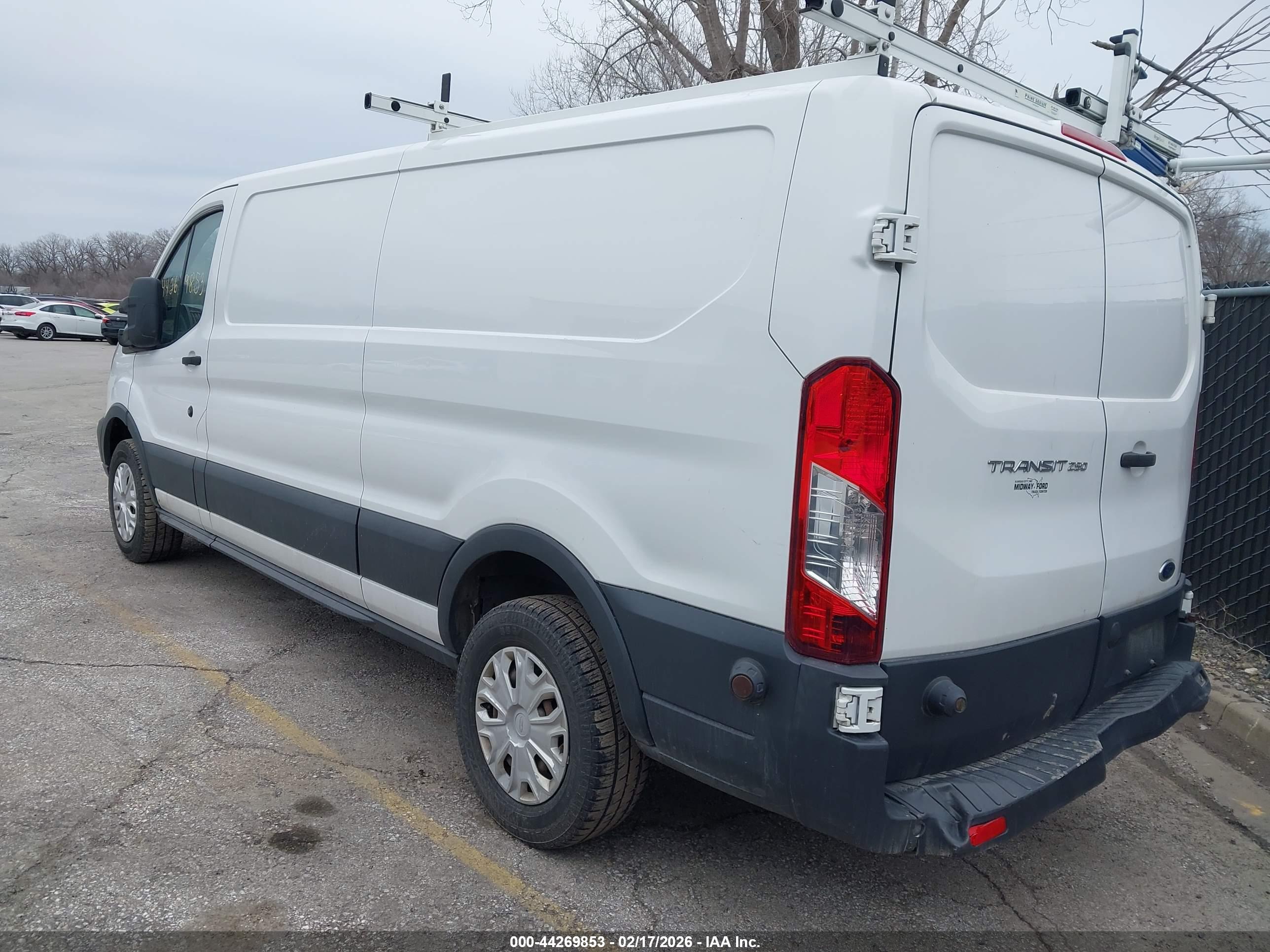 FORD TRANSIT-250 image 3
