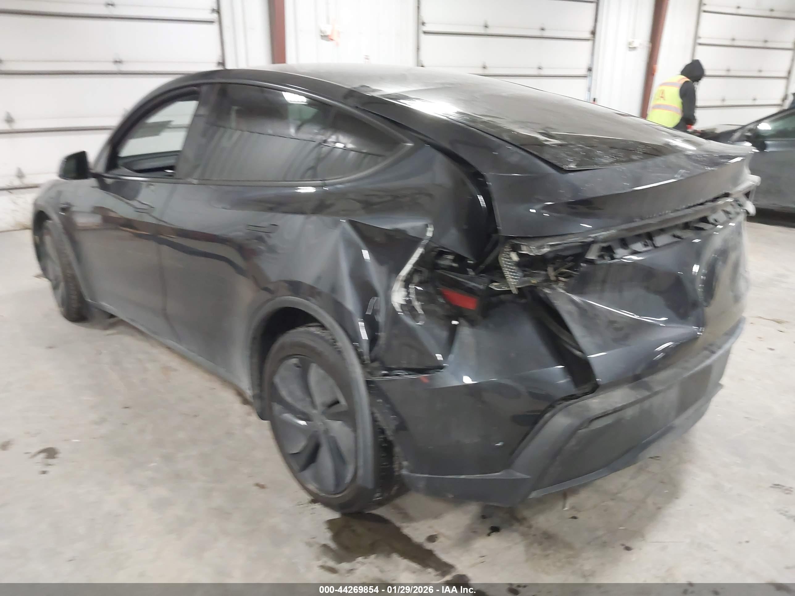 TESLA MODEL image 3