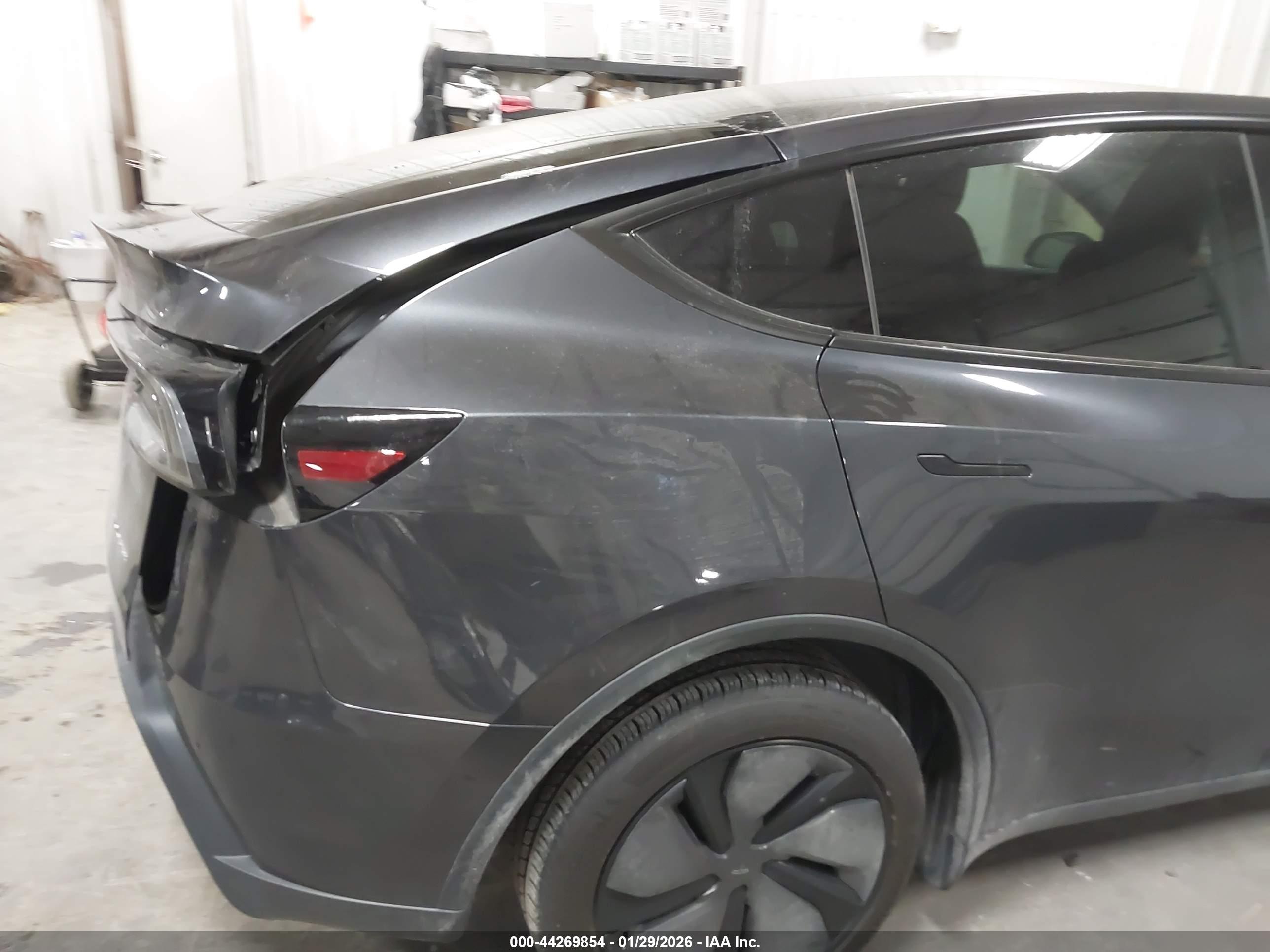 TESLA MODEL image 6