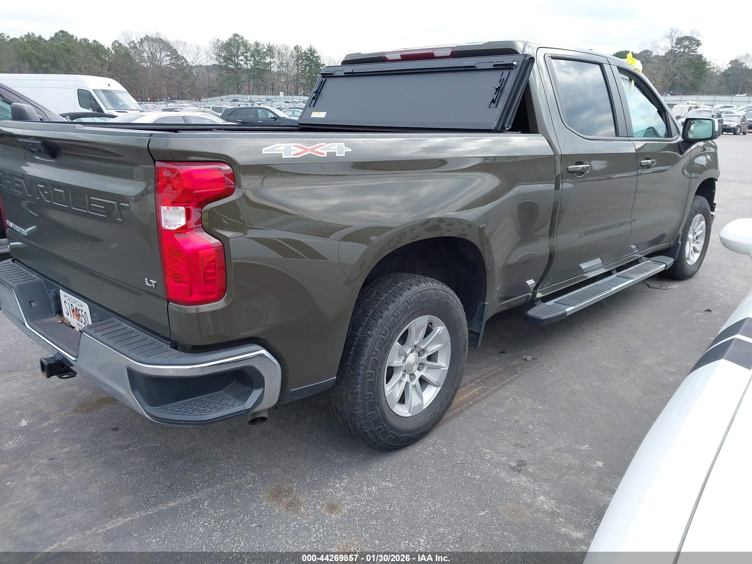 CHEVROLET SILVERADO image 4