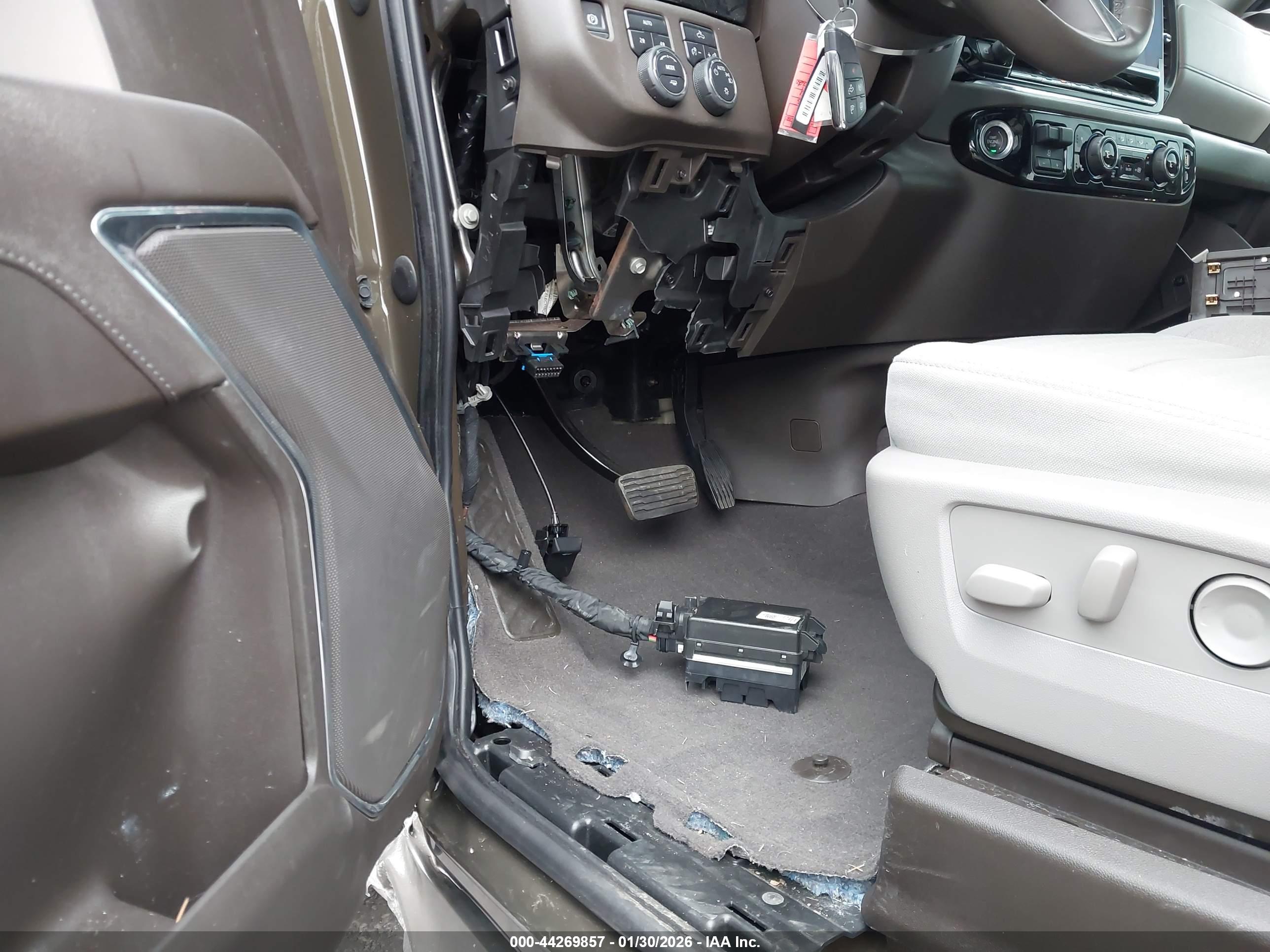 CHEVROLET SILVERADO image 6