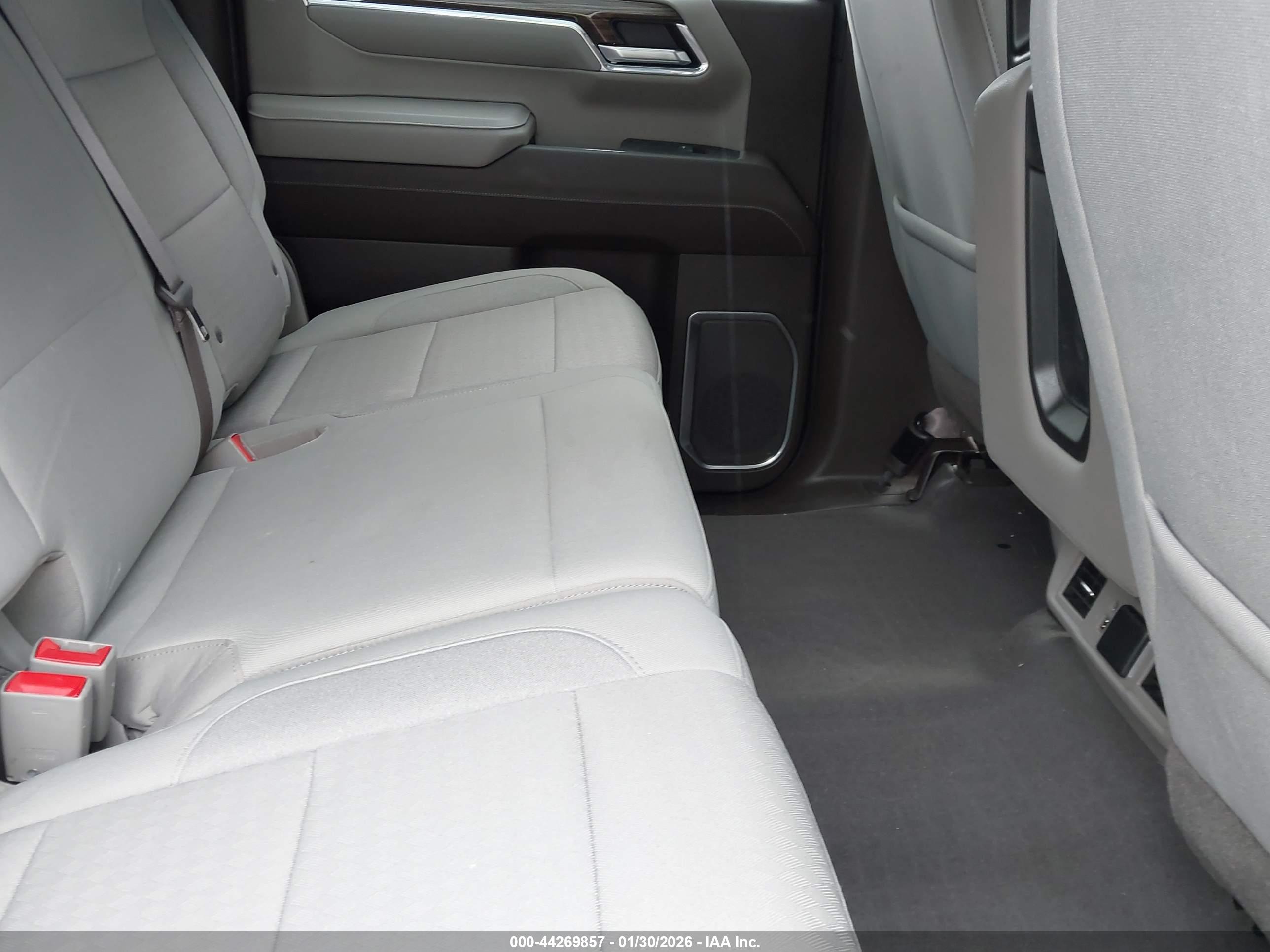 CHEVROLET SILVERADO image 8