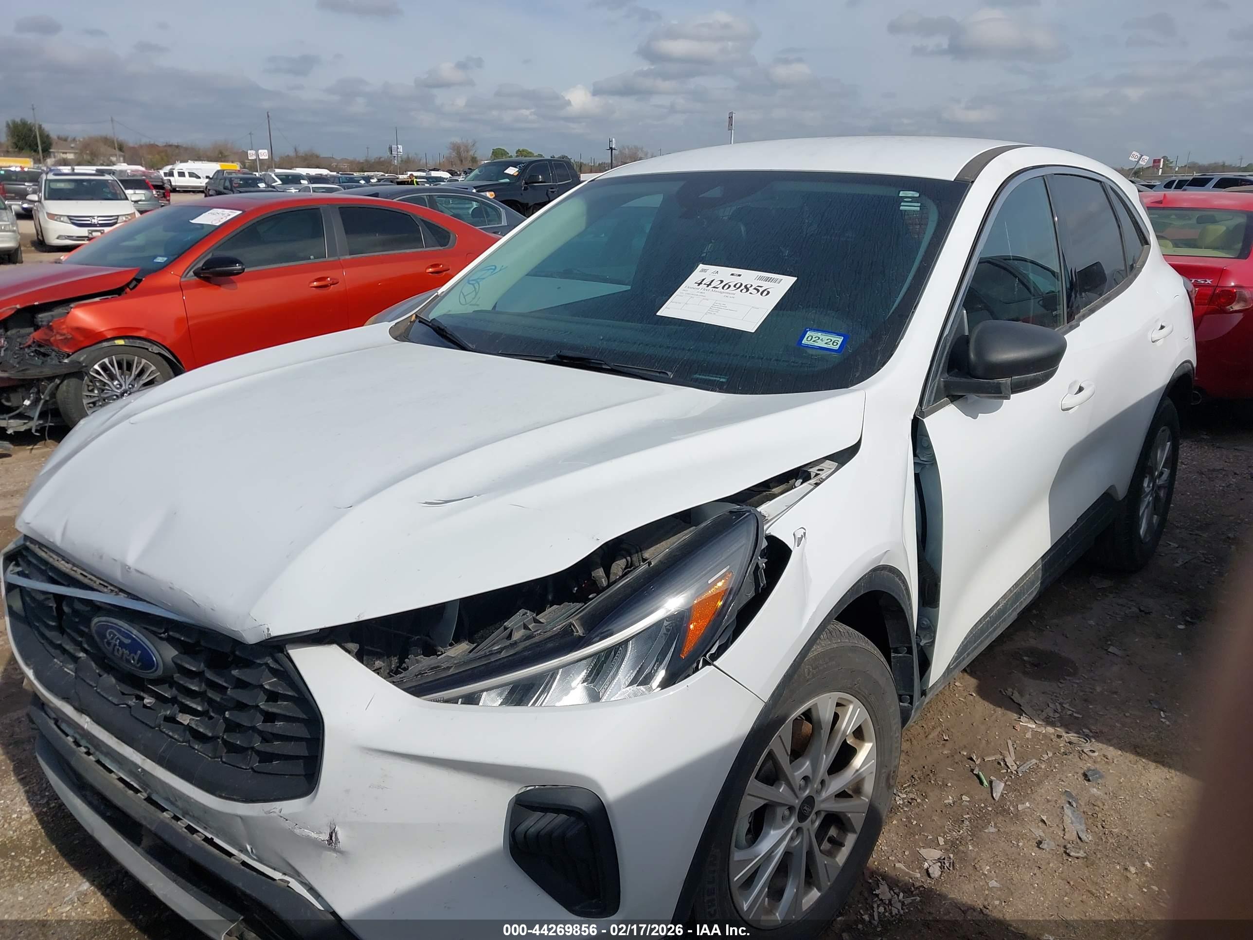 FORD ESCAPE image 2
