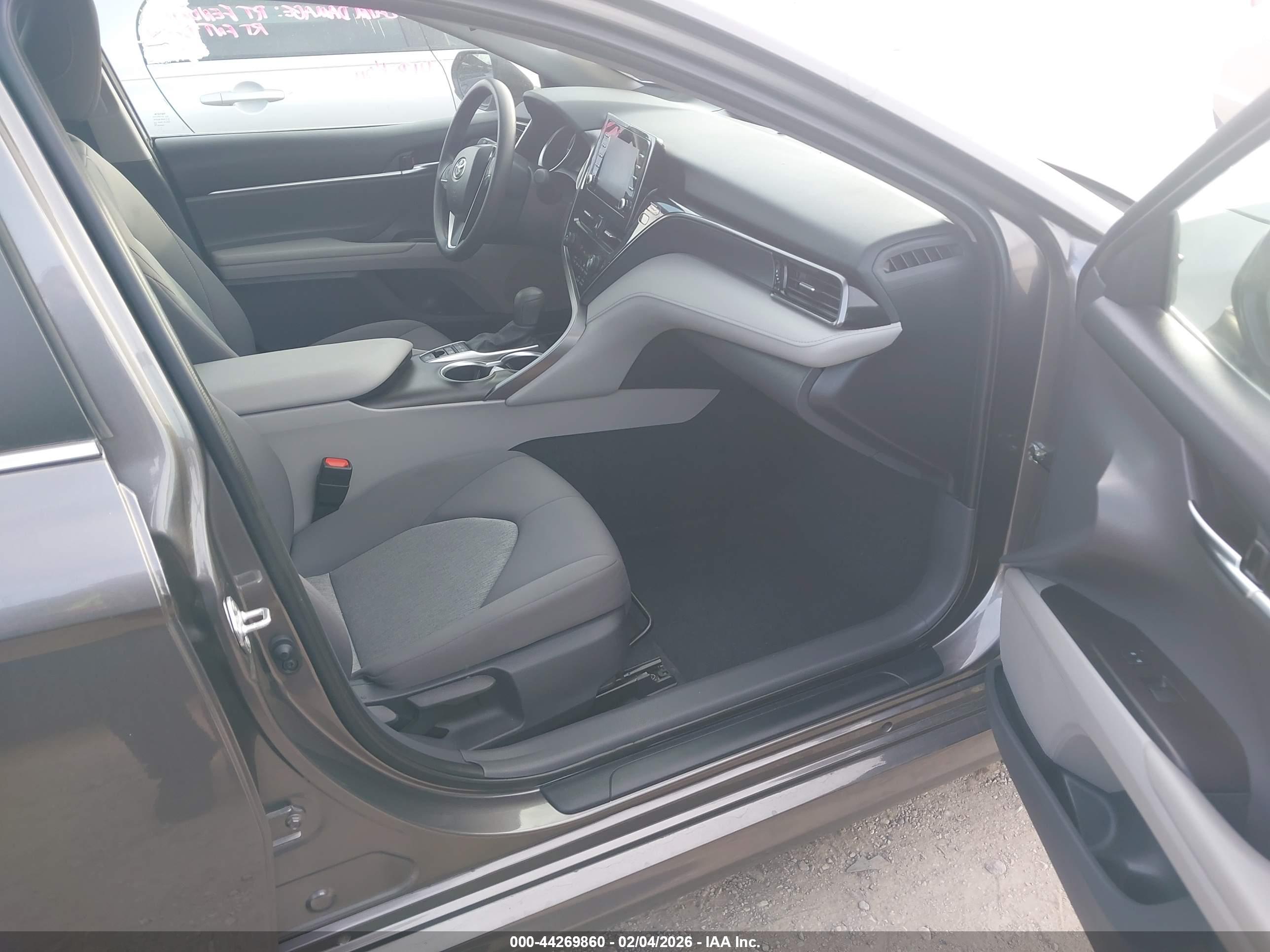 TOYOTA CAMRY image 5