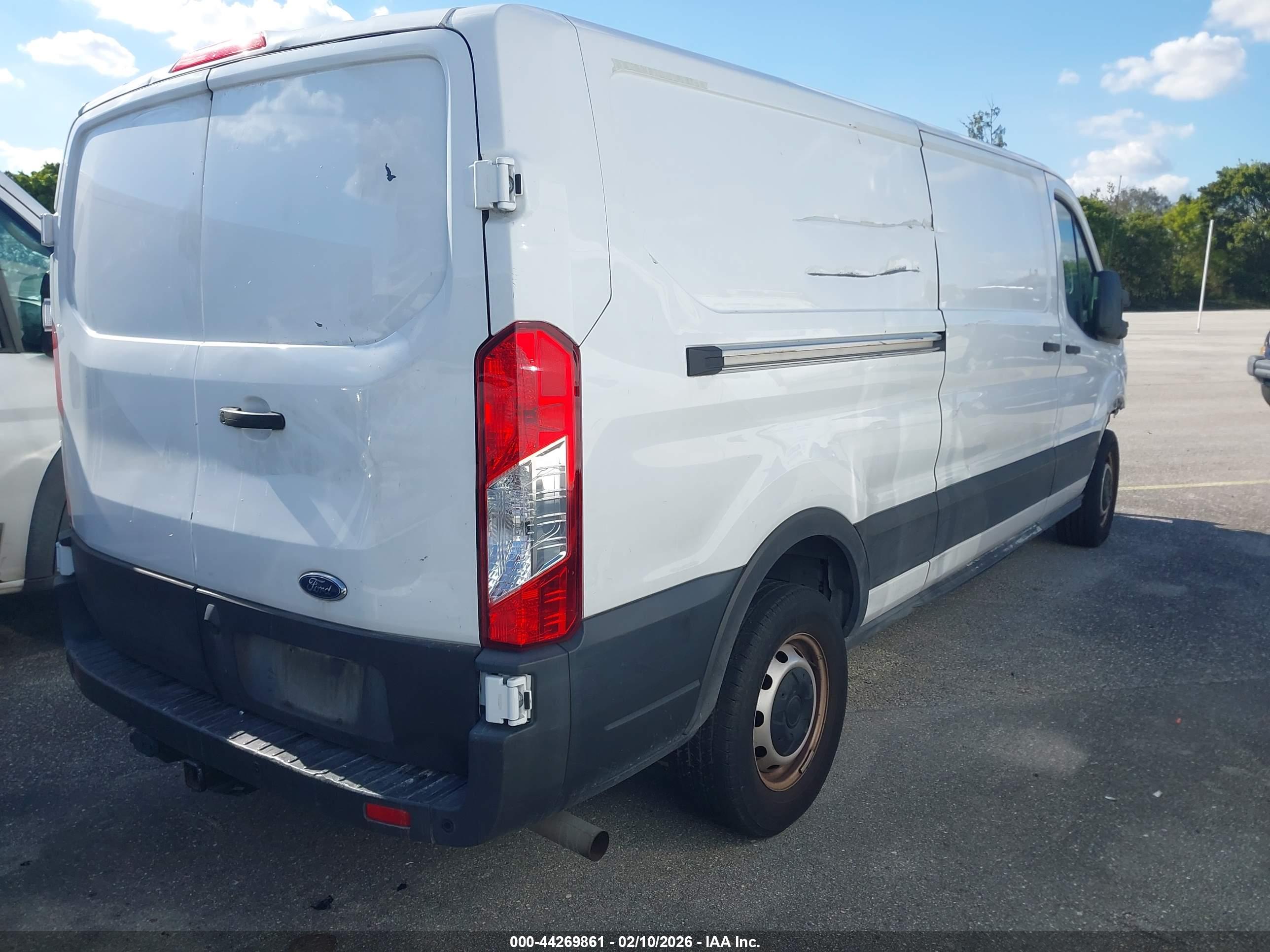 FORD TRANSIT-250 image 4