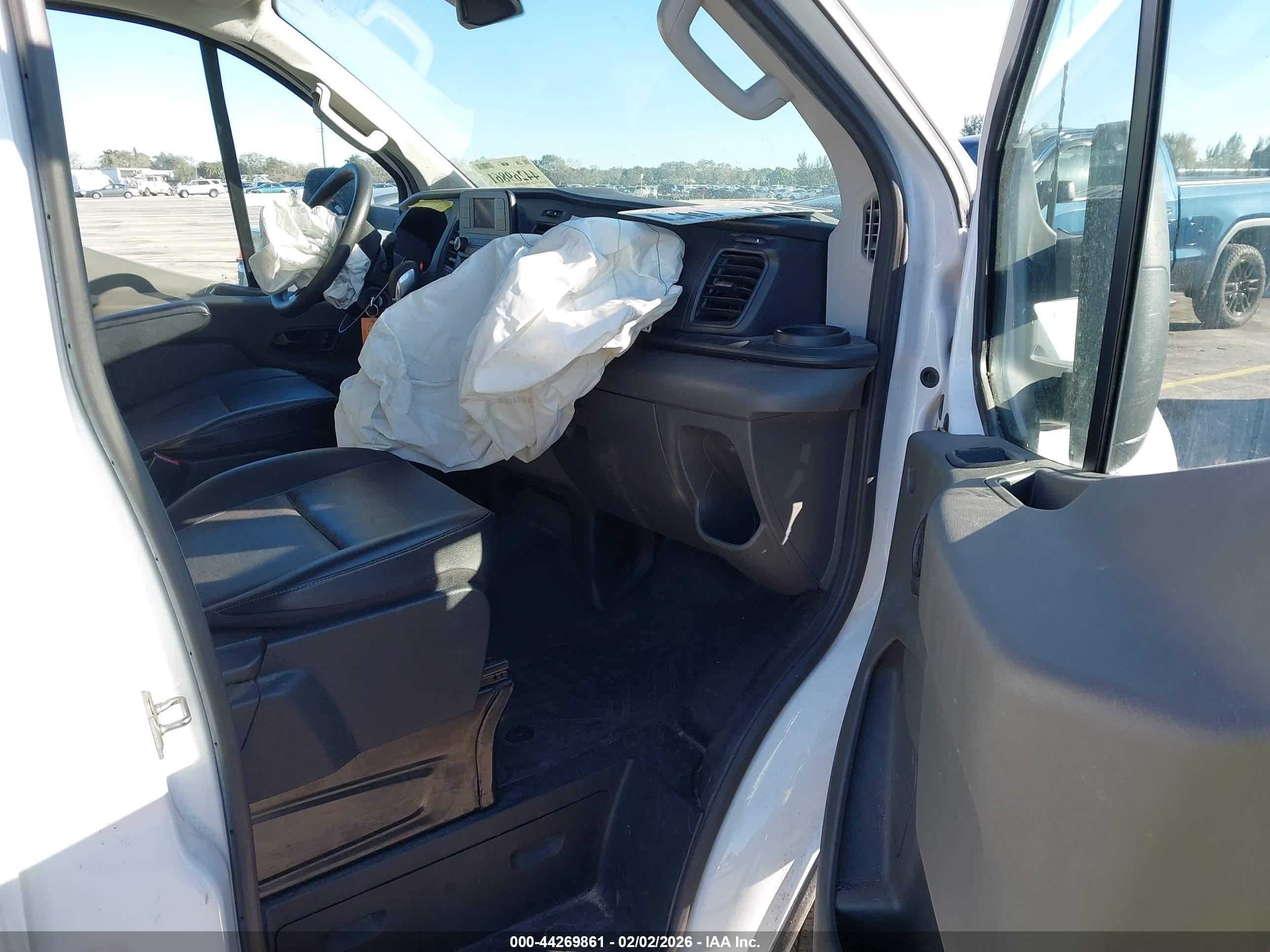 FORD TRANSIT-250 image 5