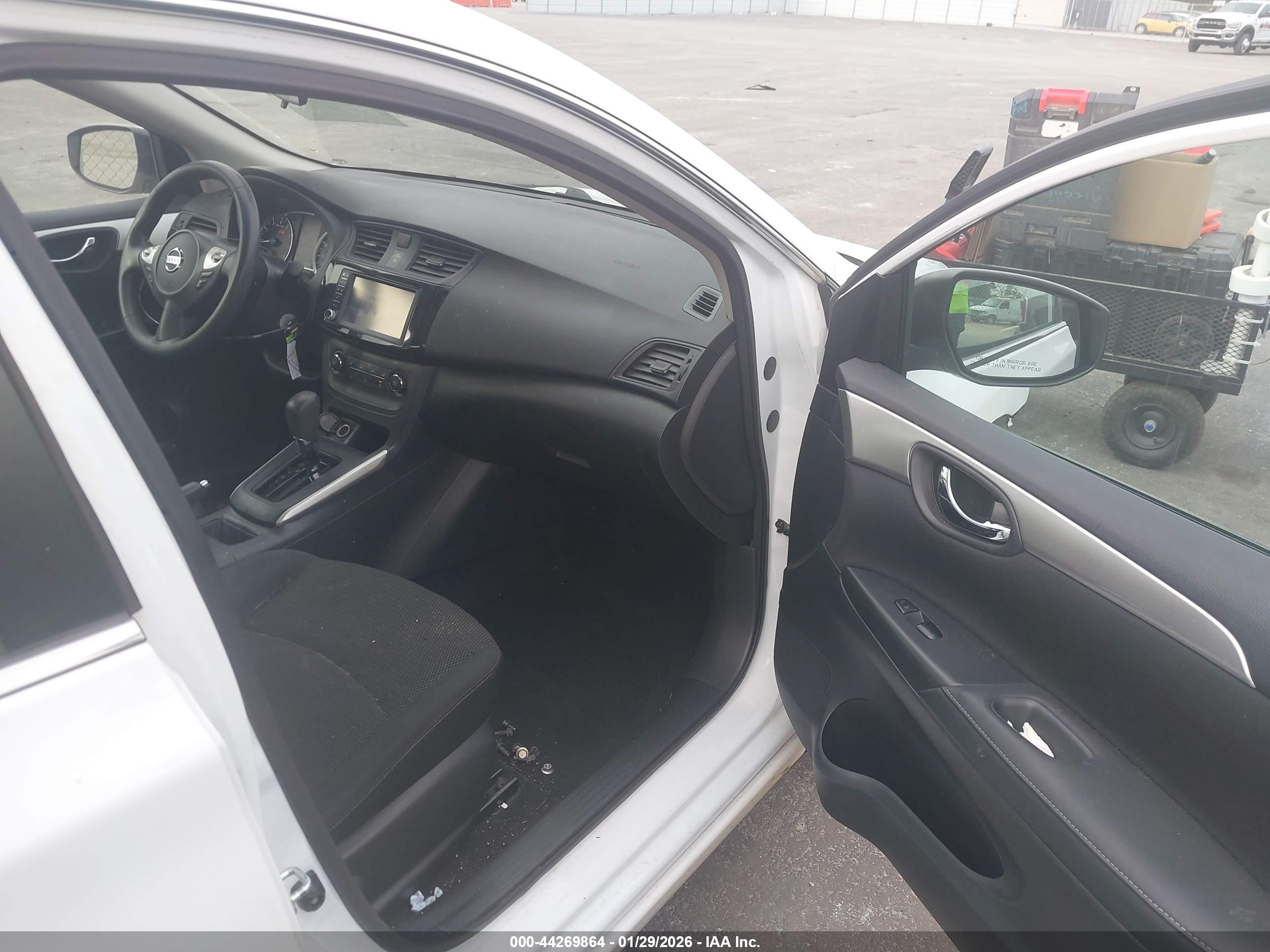 NISSAN SENTRA image 5