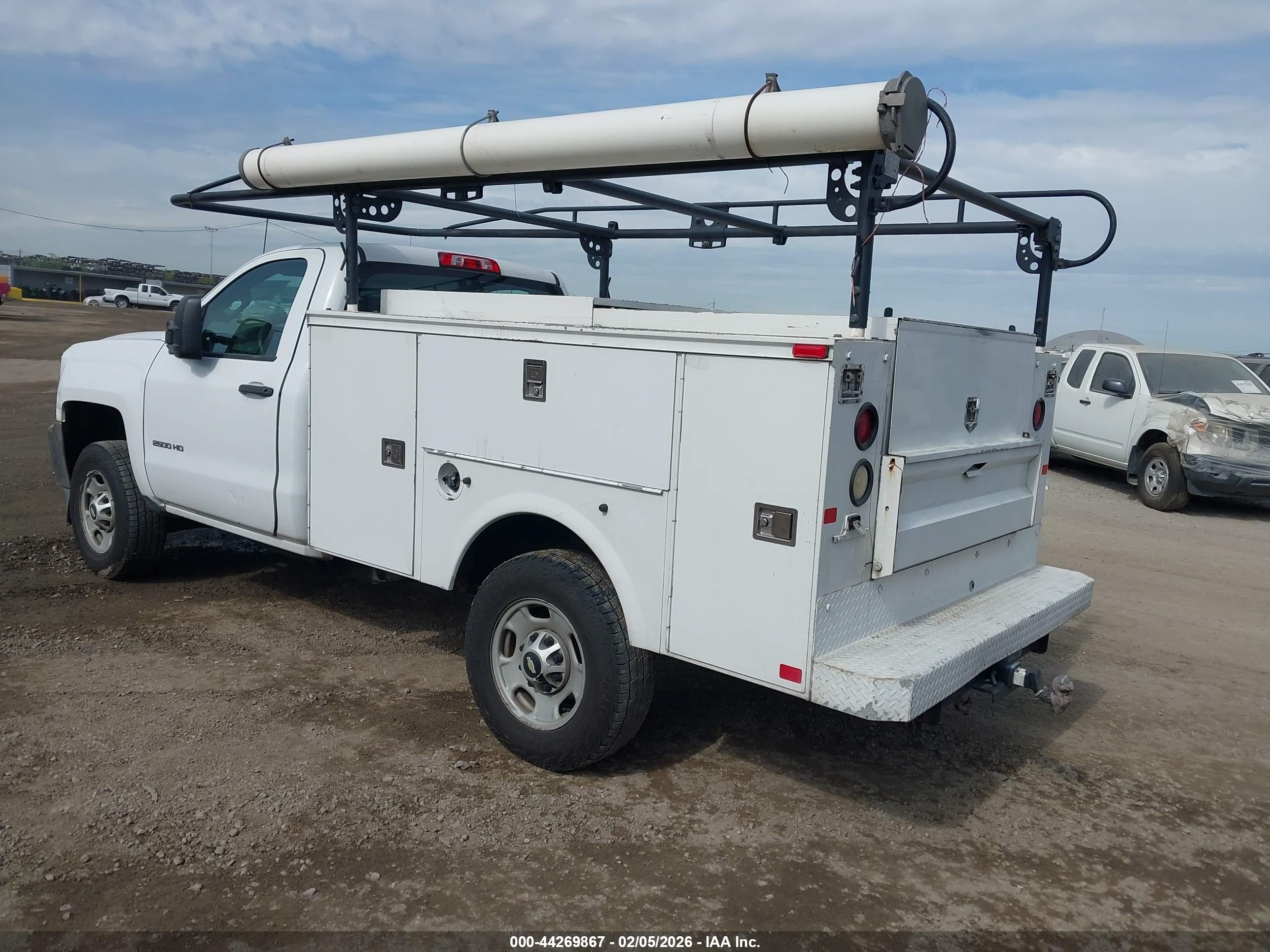 CHEVROLET SILVERADO image 3