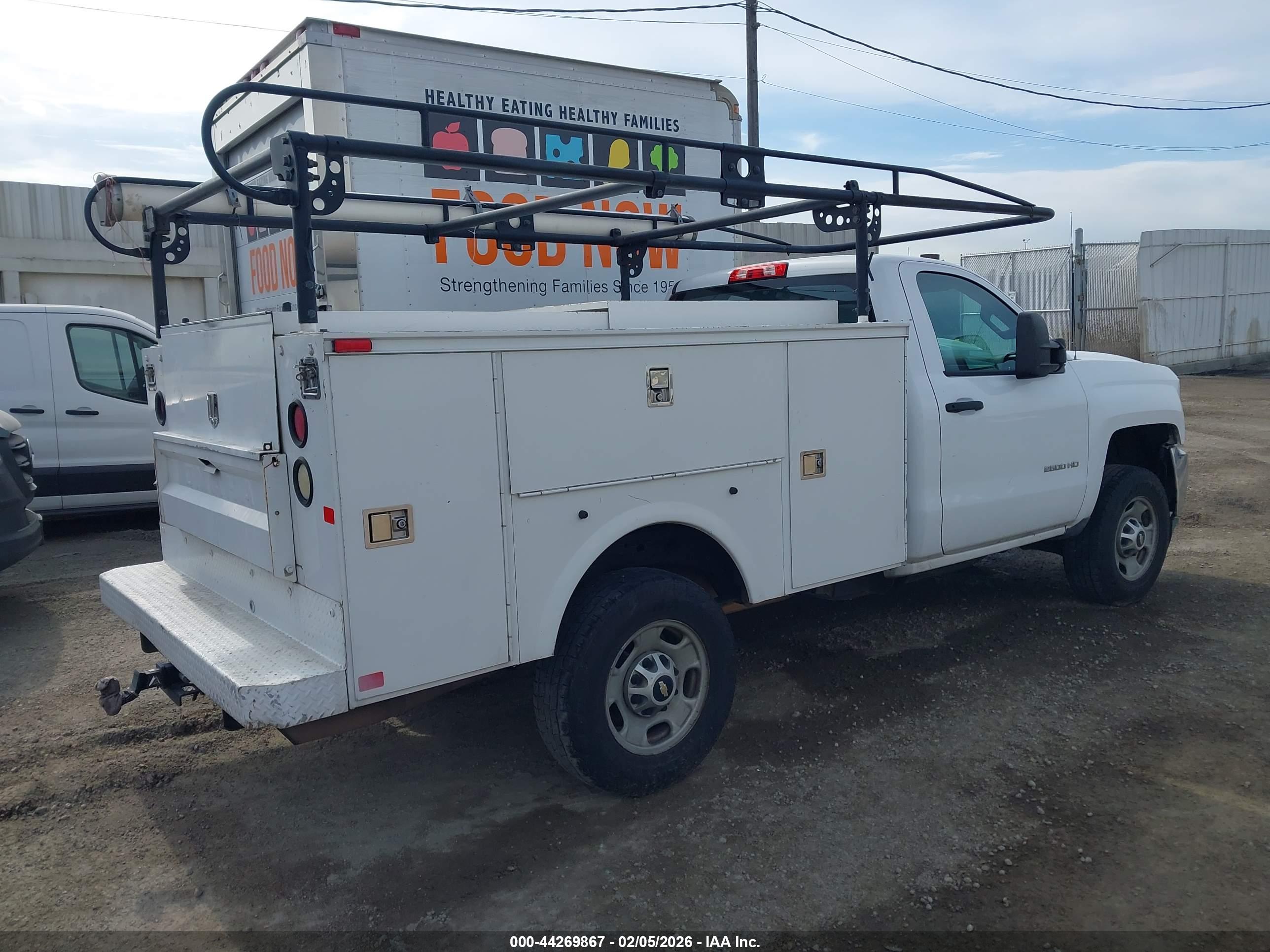 CHEVROLET SILVERADO image 4
