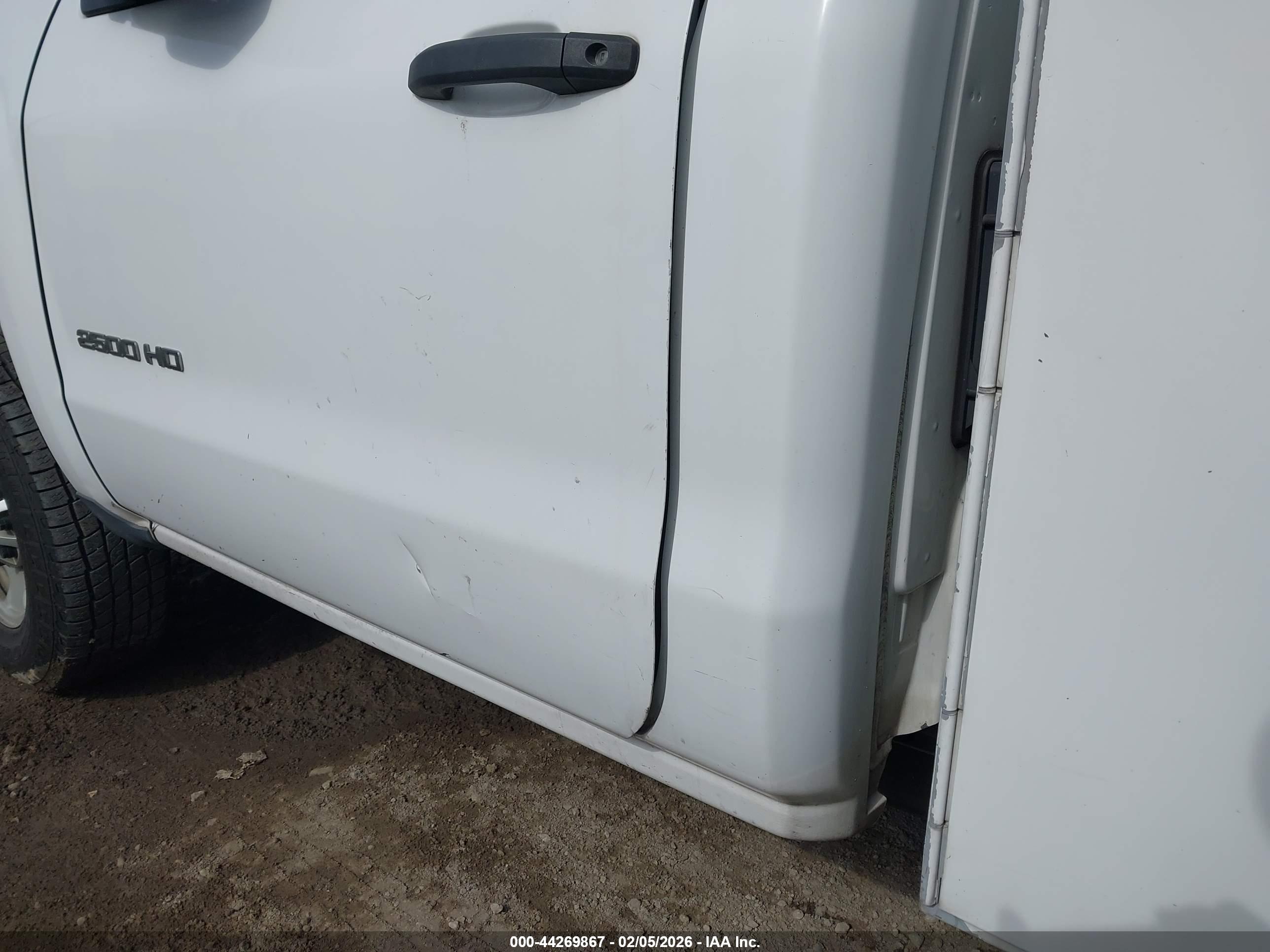 CHEVROLET SILVERADO image 6