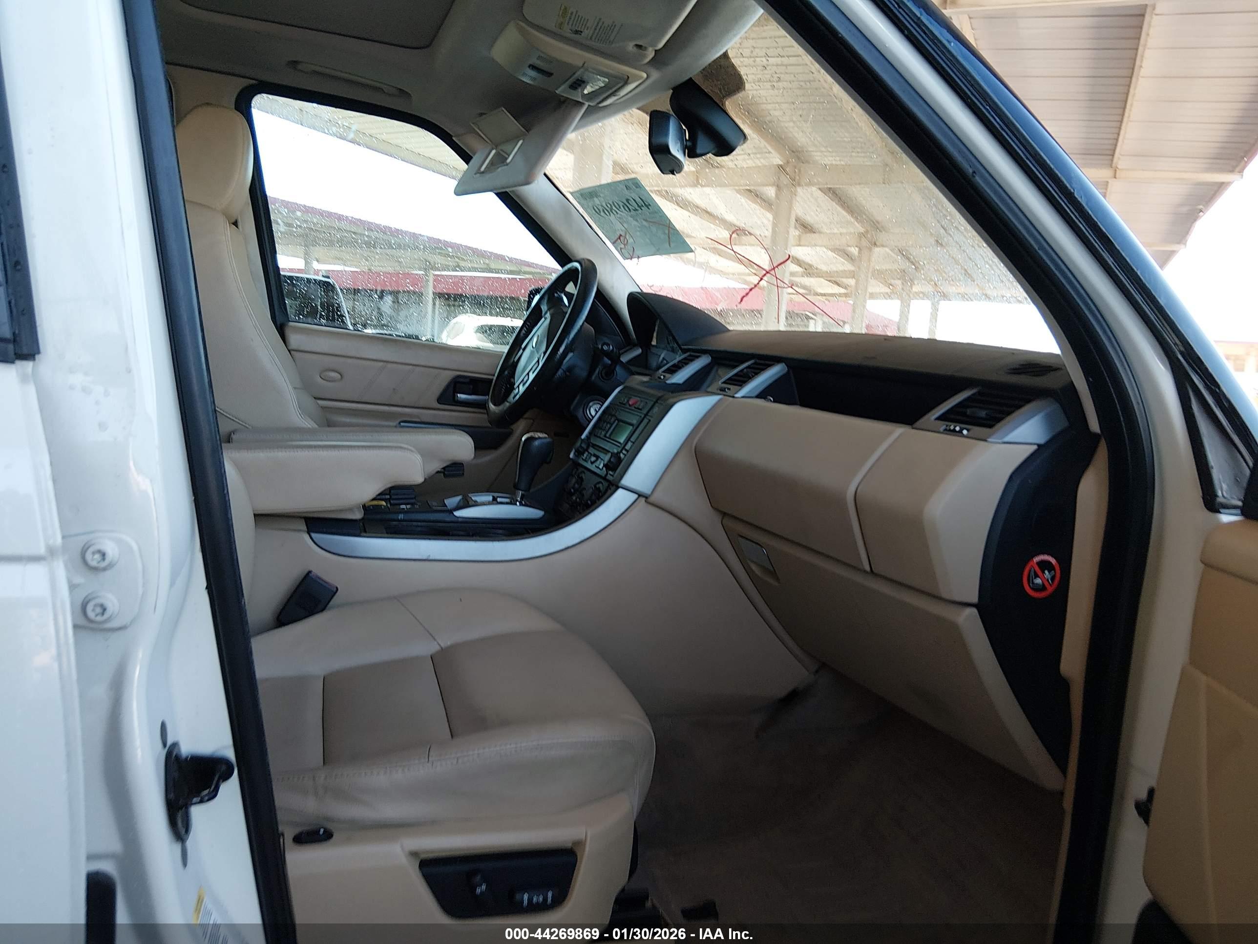 LAND ROVER image 5