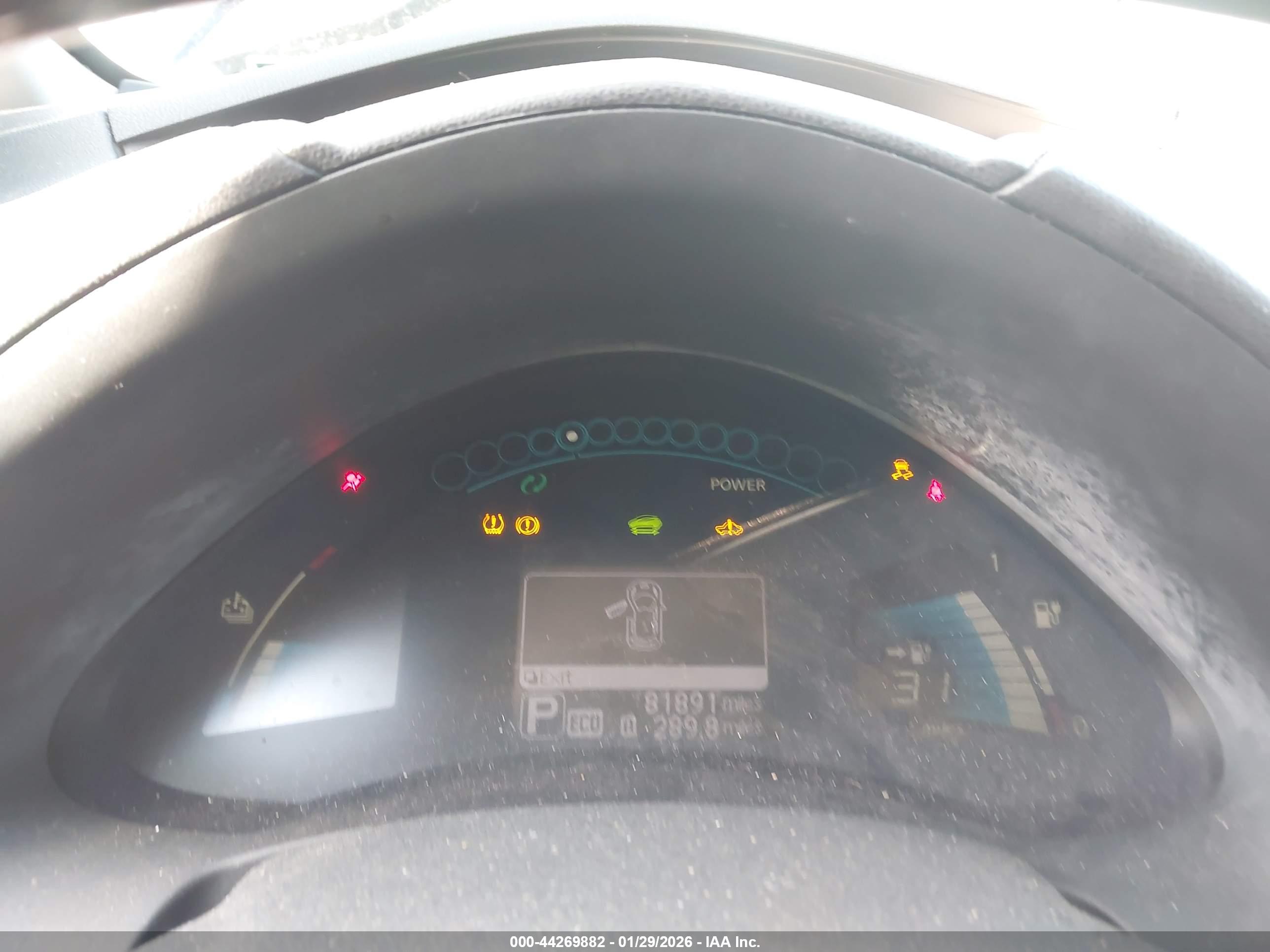 NISSAN LEAF image 7