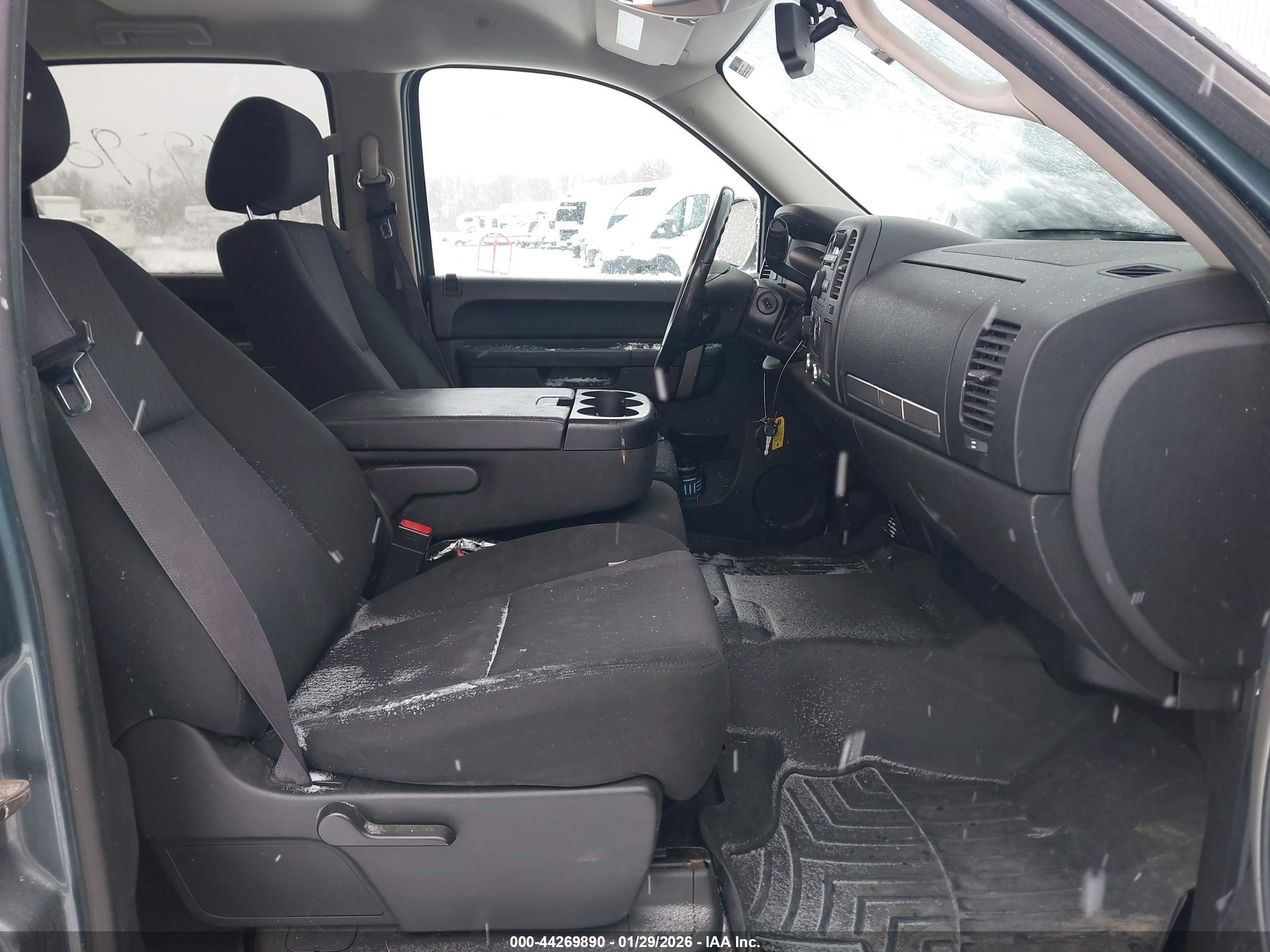 CHEVROLET SILVERADO image 5