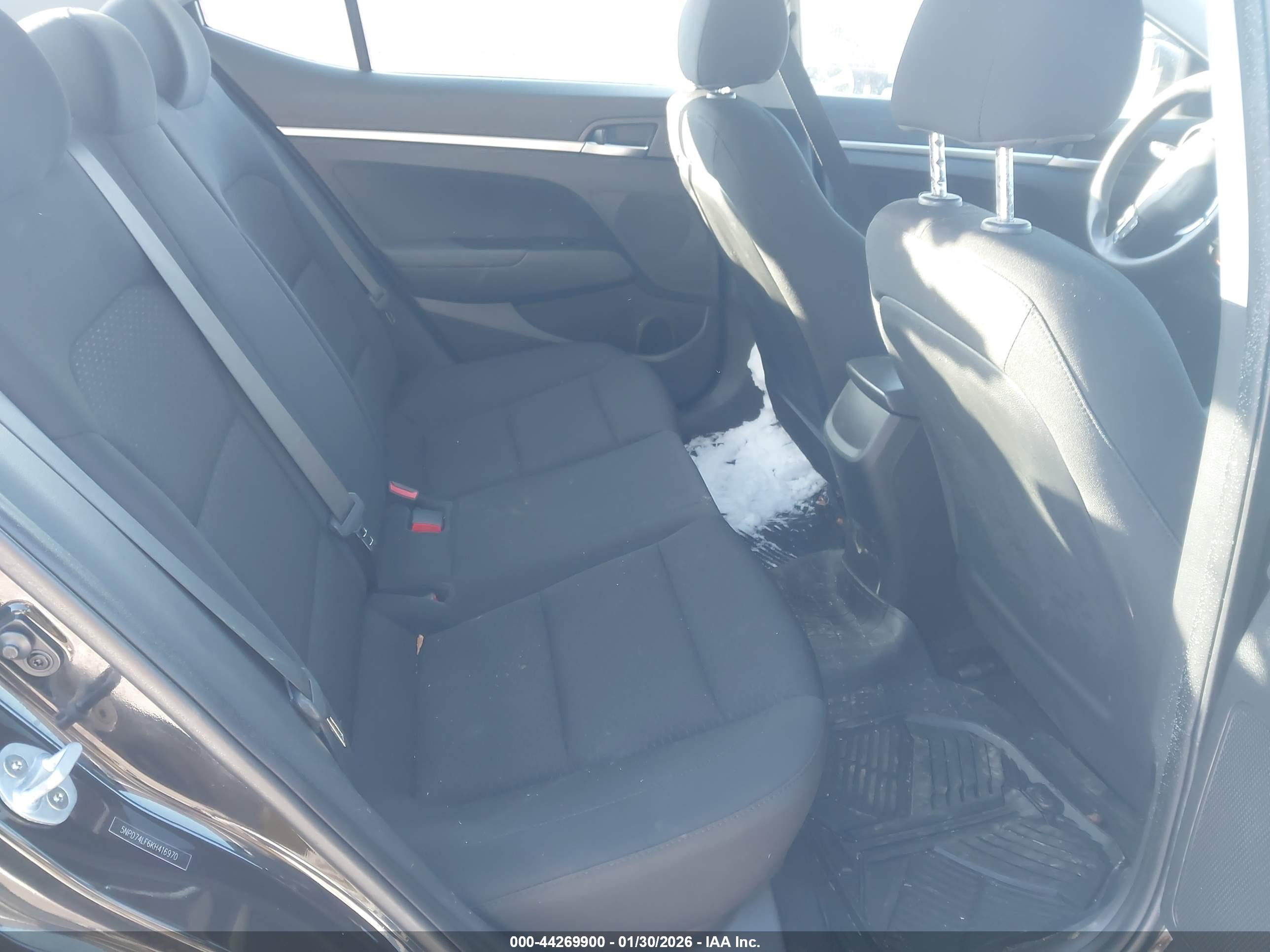 HYUNDAI ELANTRA image 8