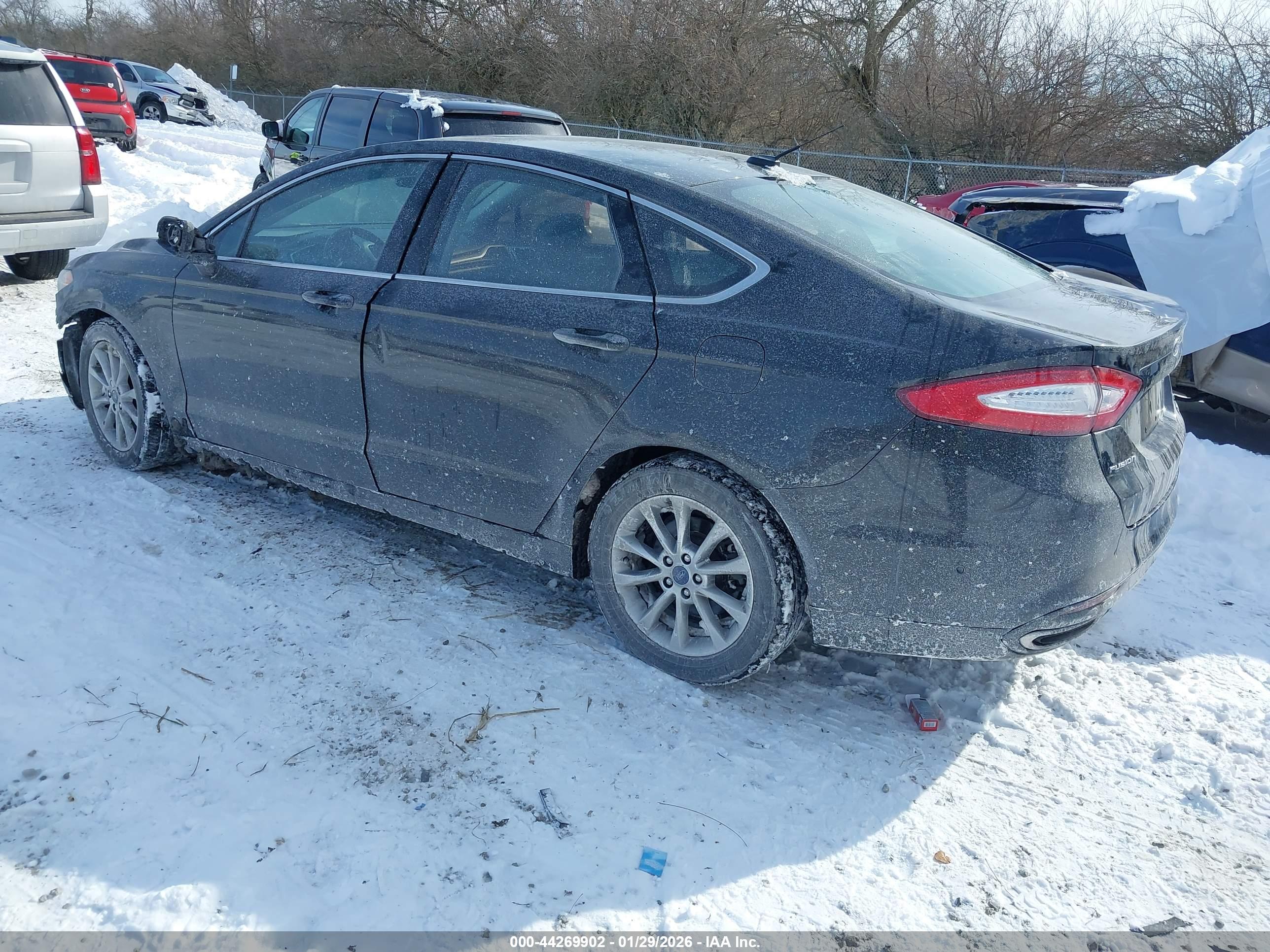 FORD FUSION image 3