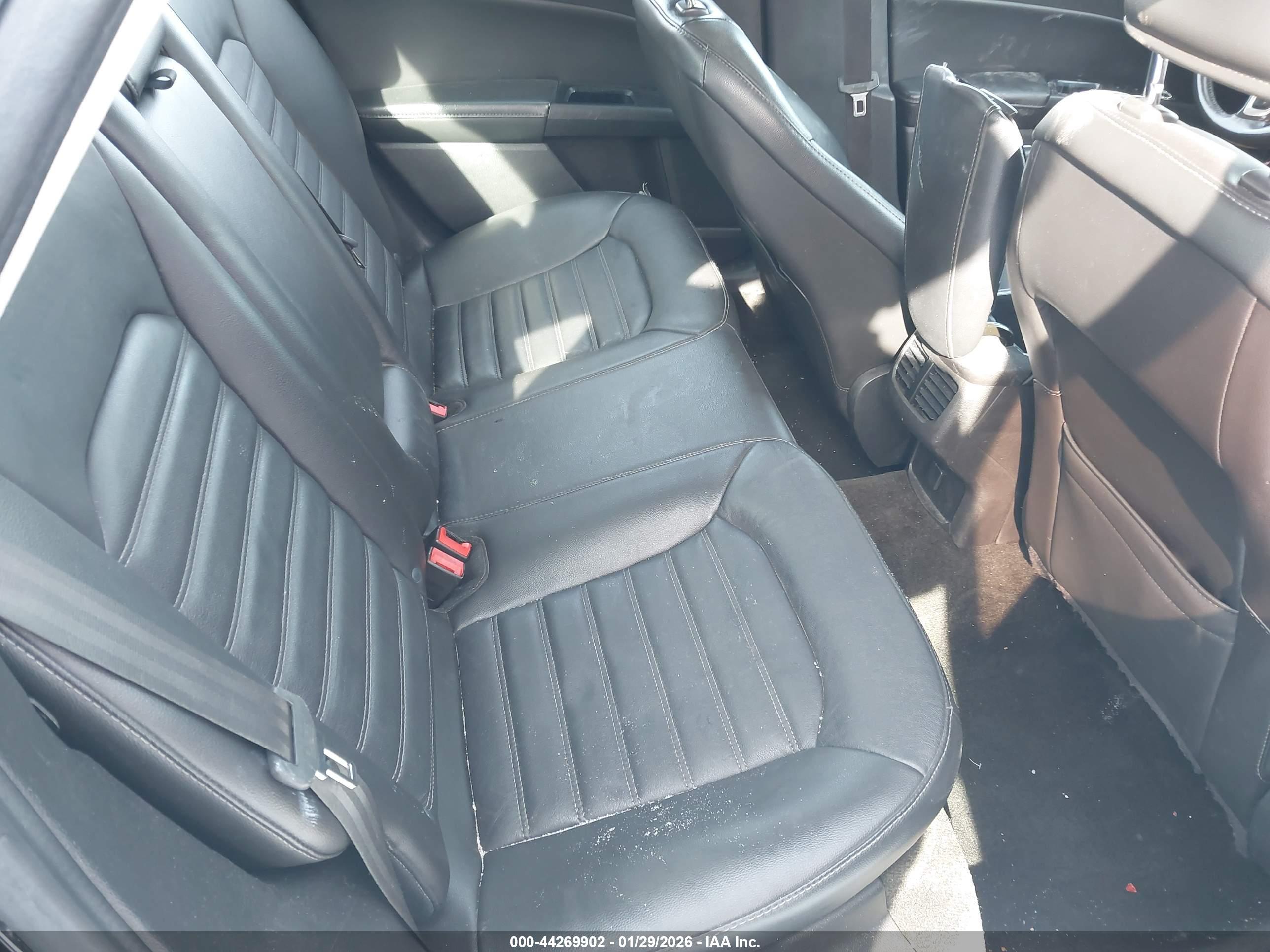 FORD FUSION image 8