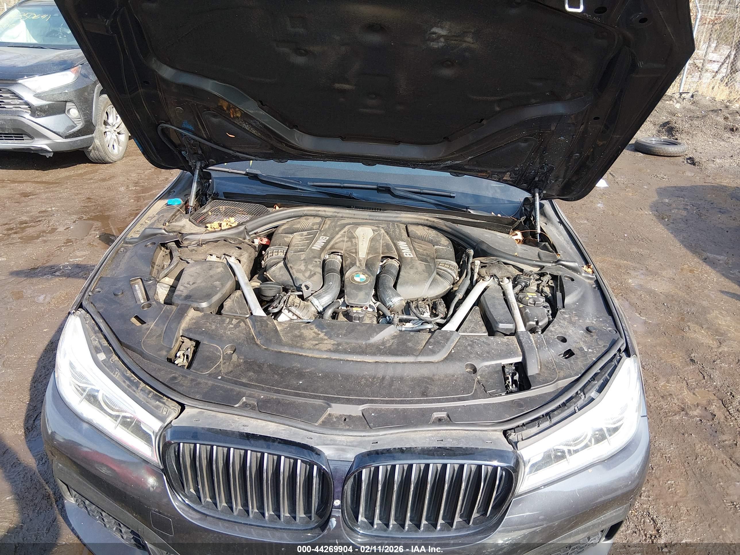 BMW 750I image 10