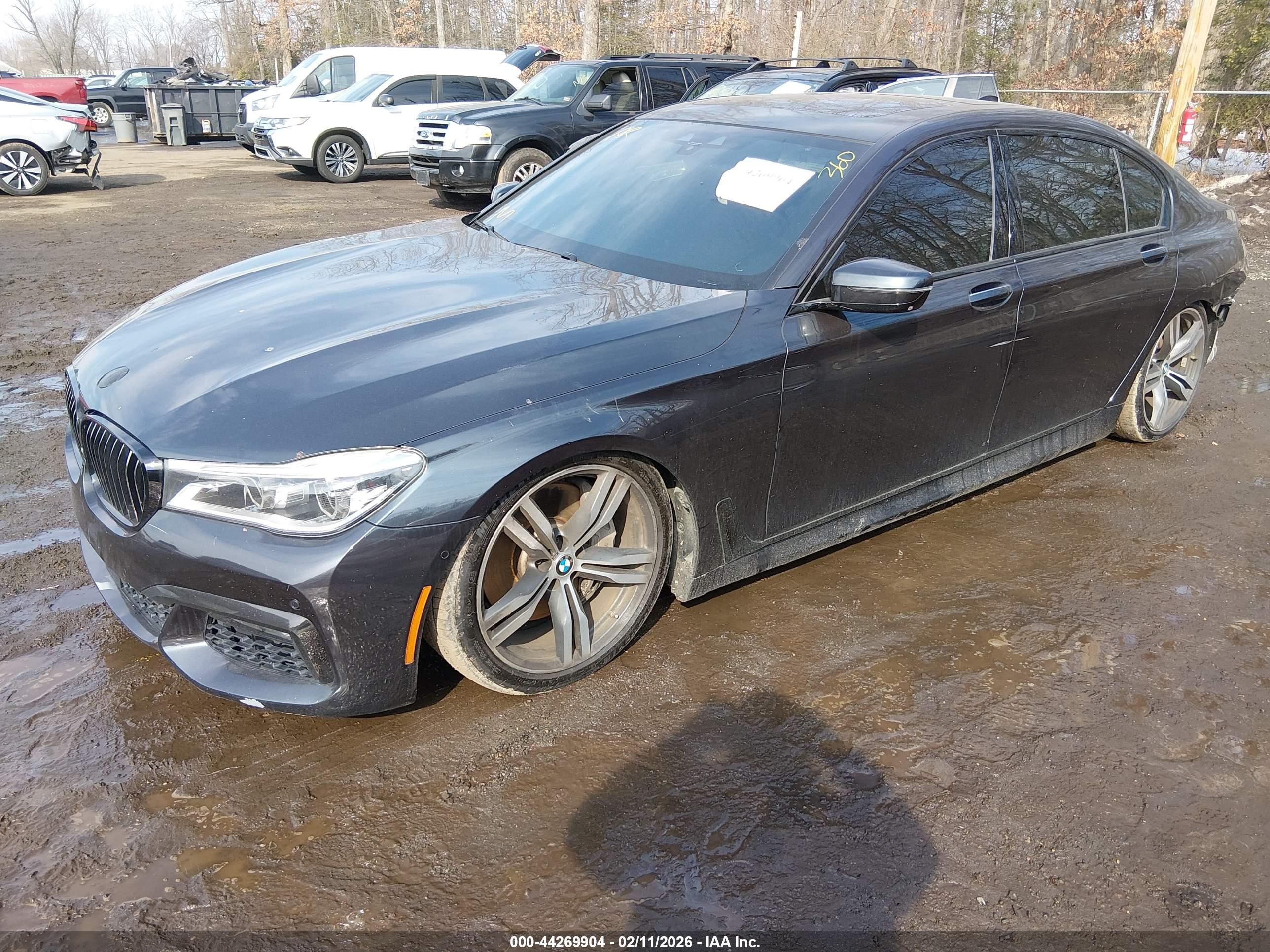 BMW 750I image 2
