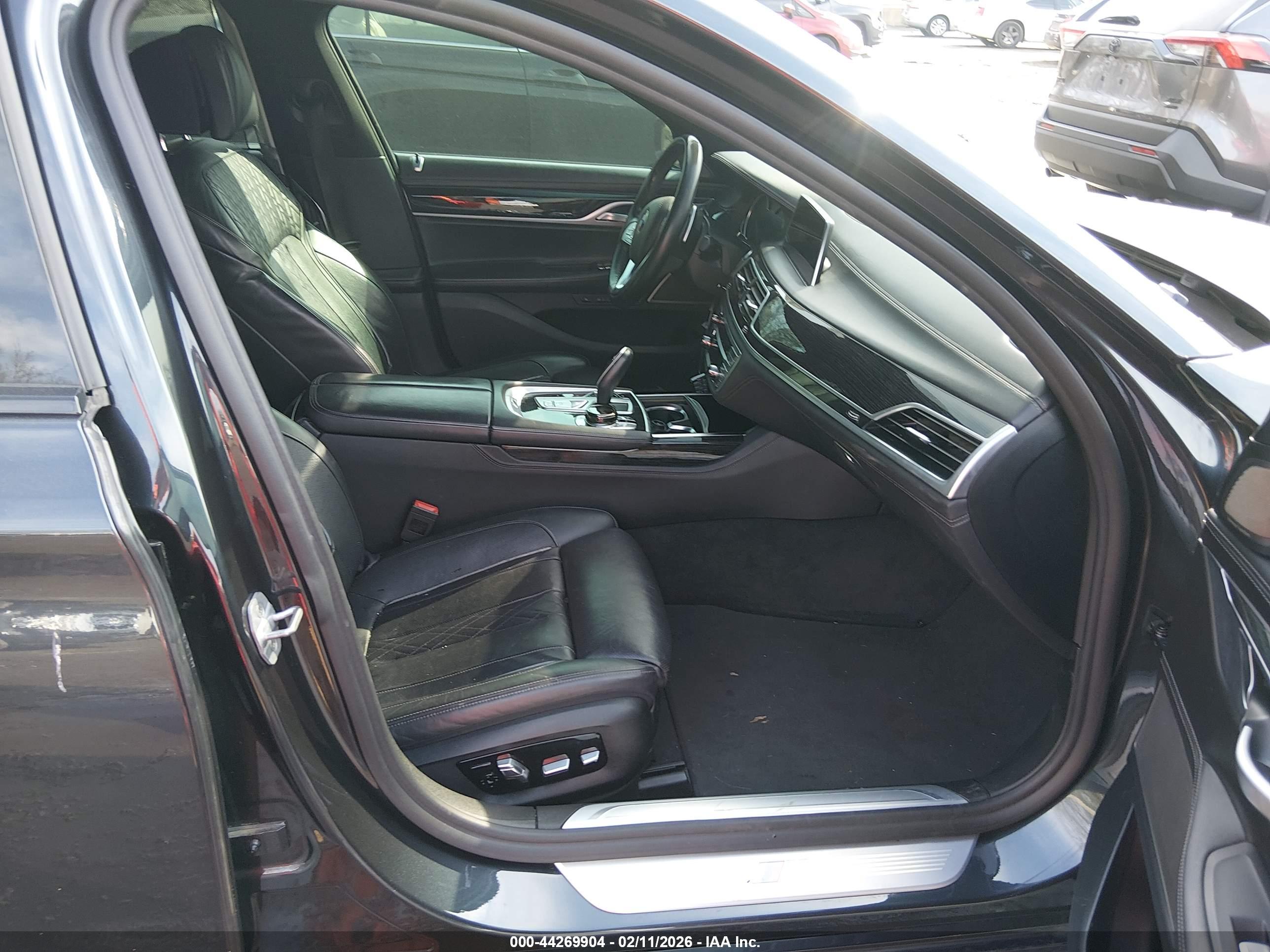BMW 750I image 5