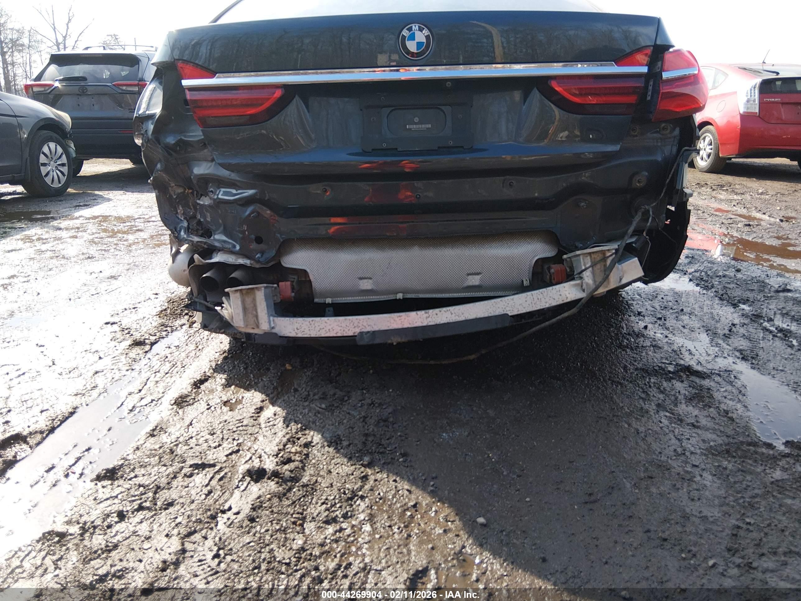 BMW 750I image 6