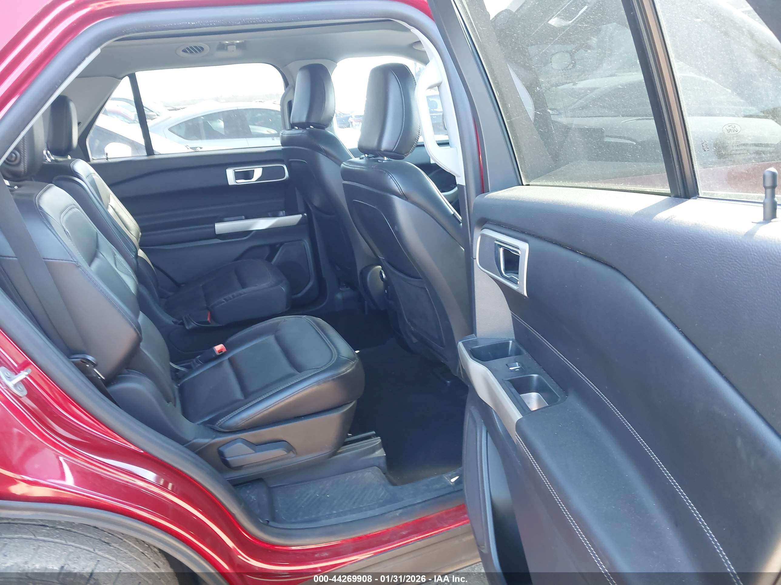 FORD EXPLORER image 8