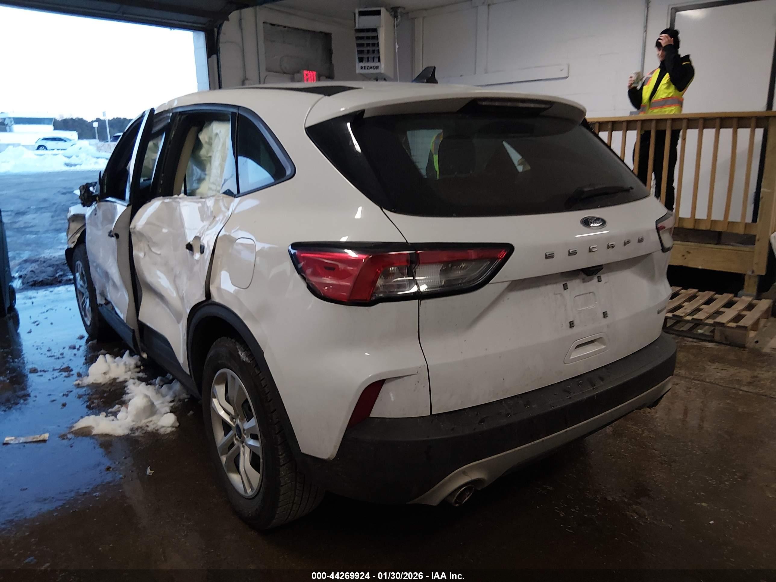 FORD ESCAPE image 3