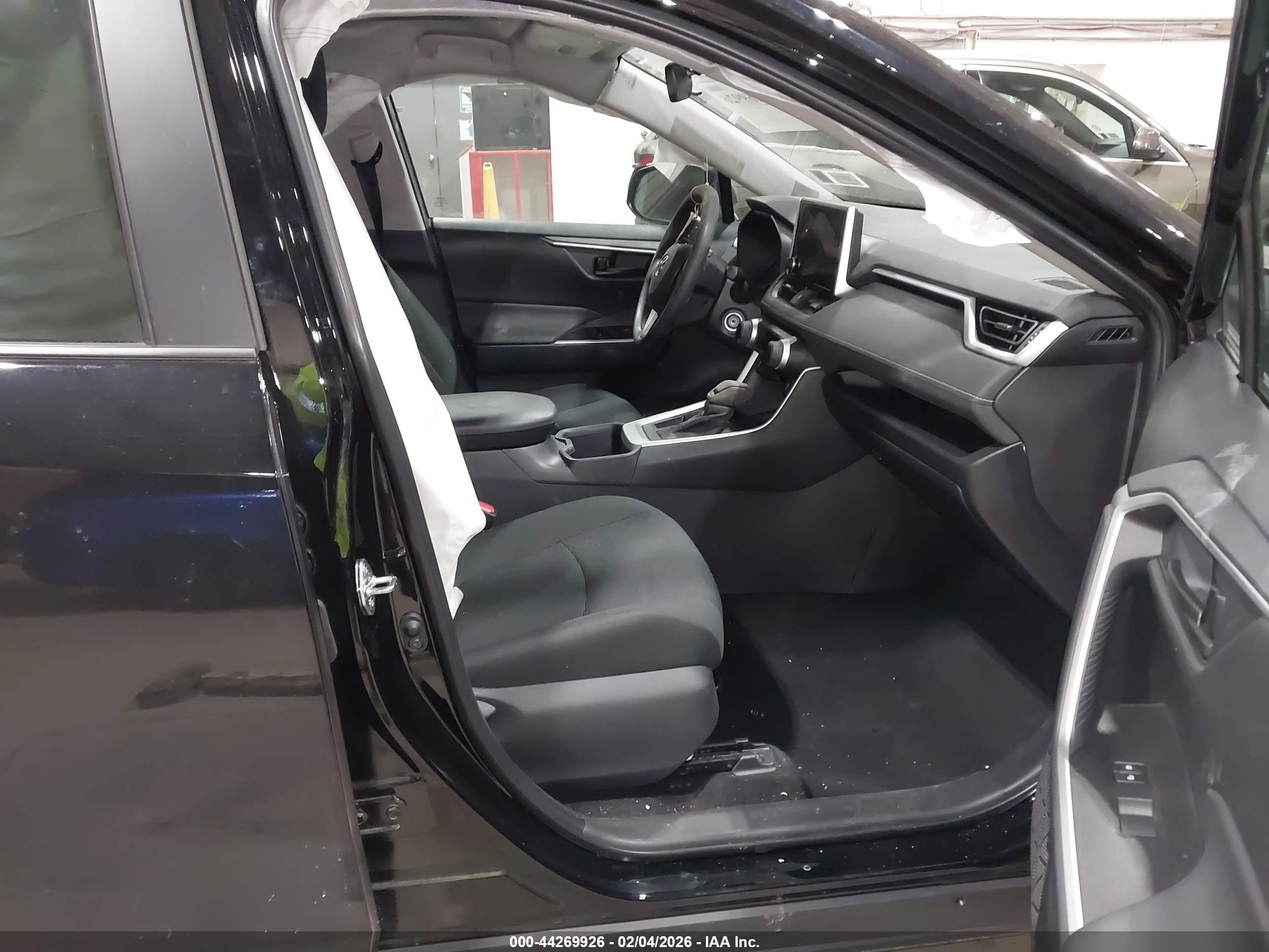 TOYOTA RAV4 image 5
