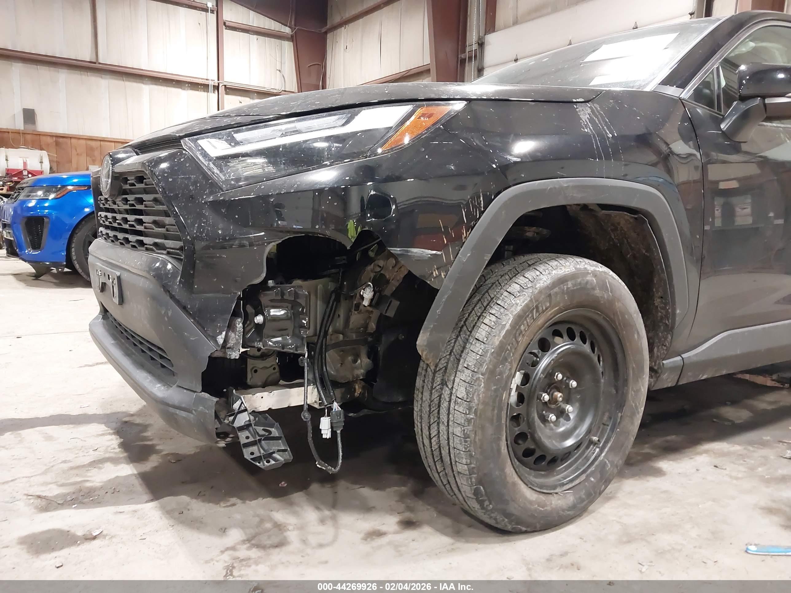 TOYOTA RAV4 image 6