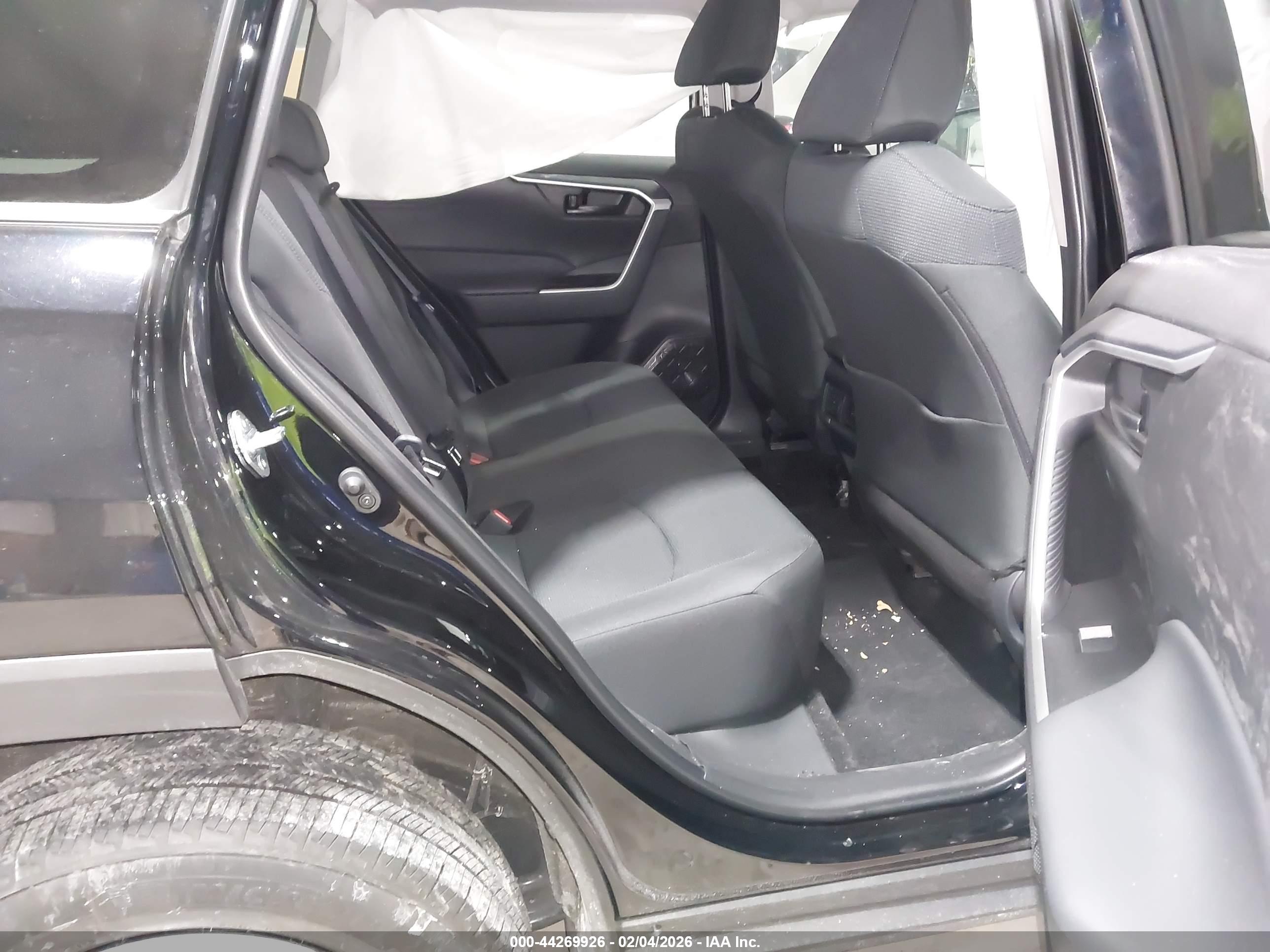 TOYOTA RAV4 image 8