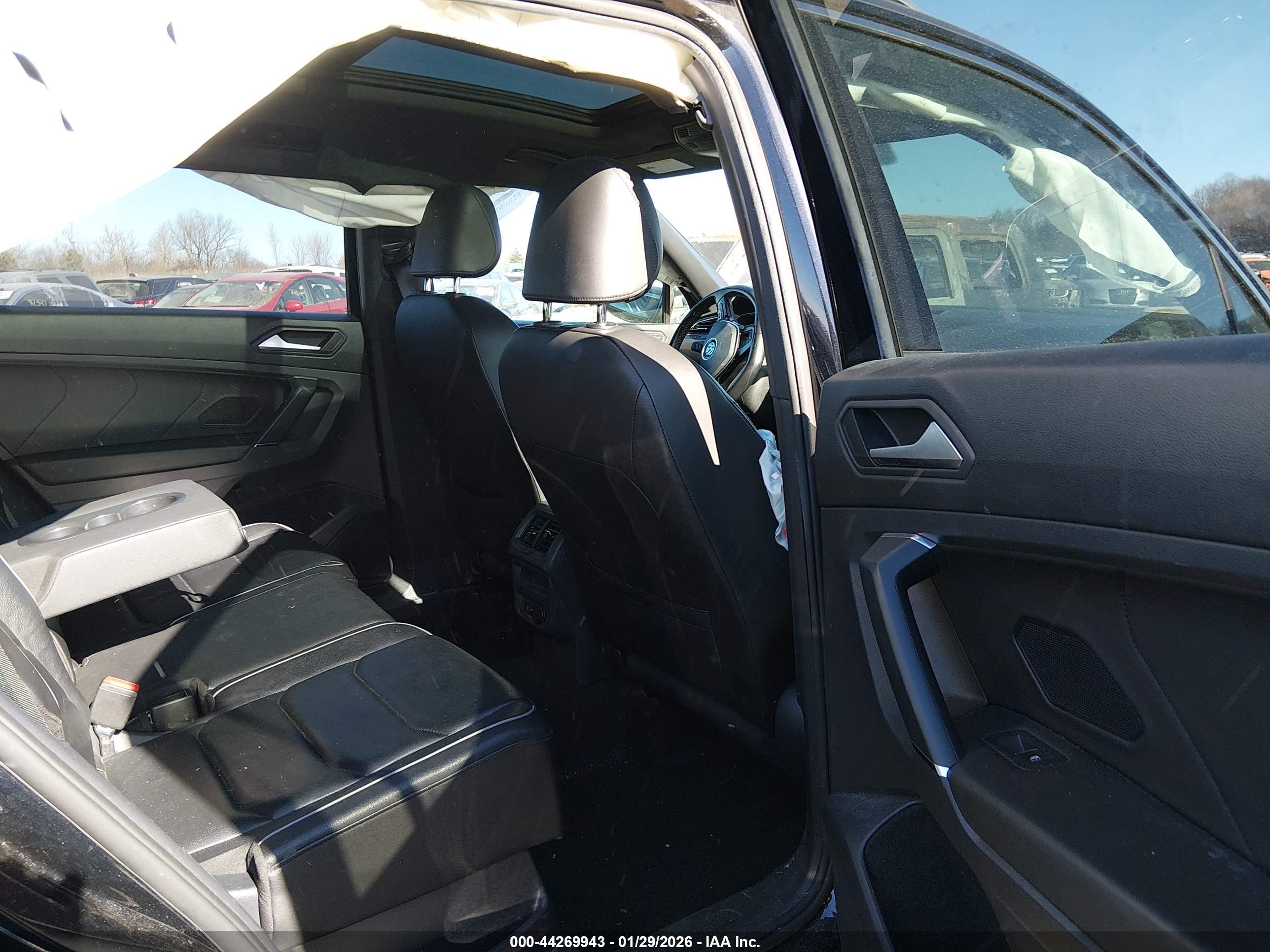 VOLKSWAGEN TIGUAN image 8