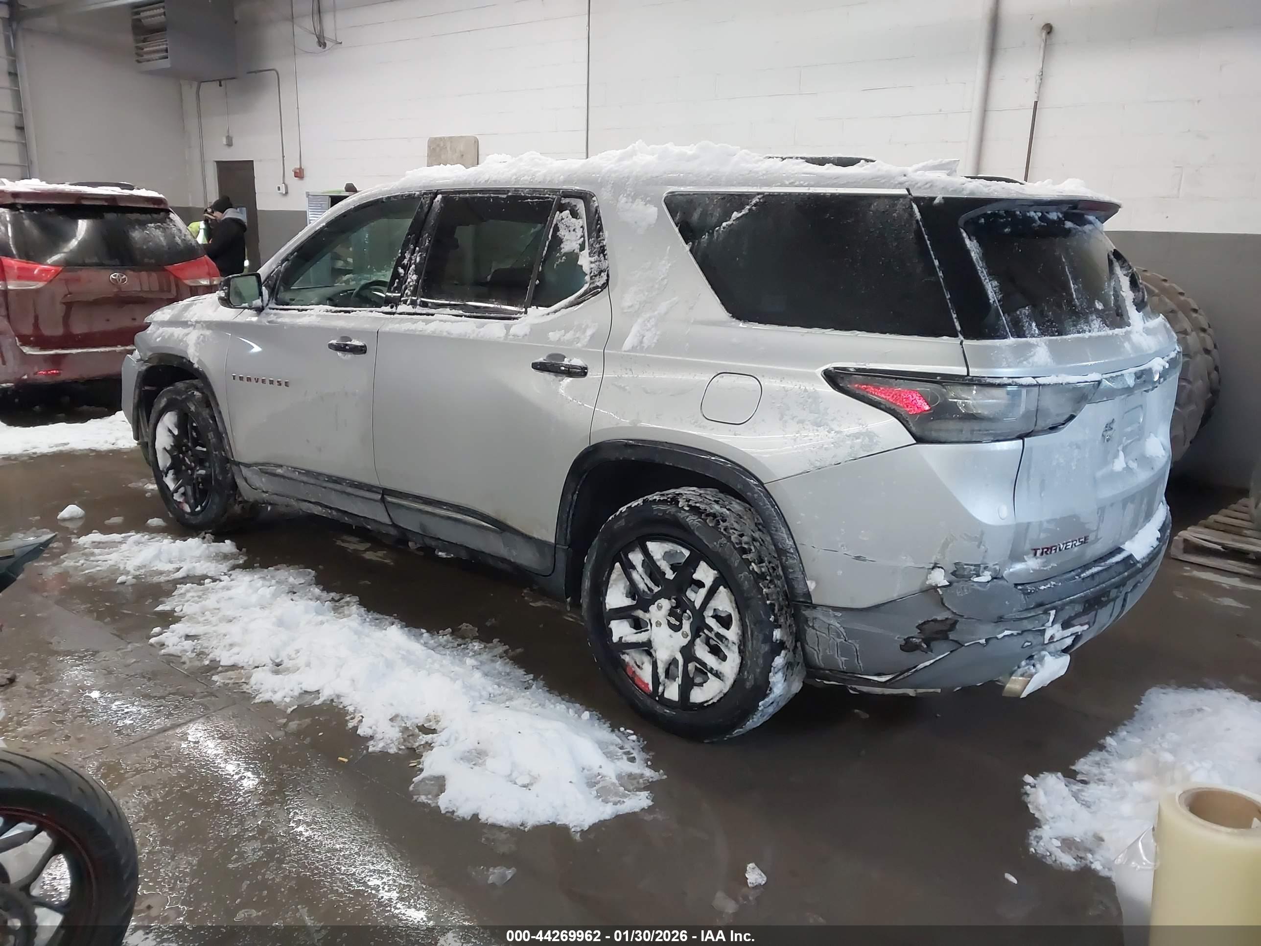CHEVROLET TRAVERSE image 3