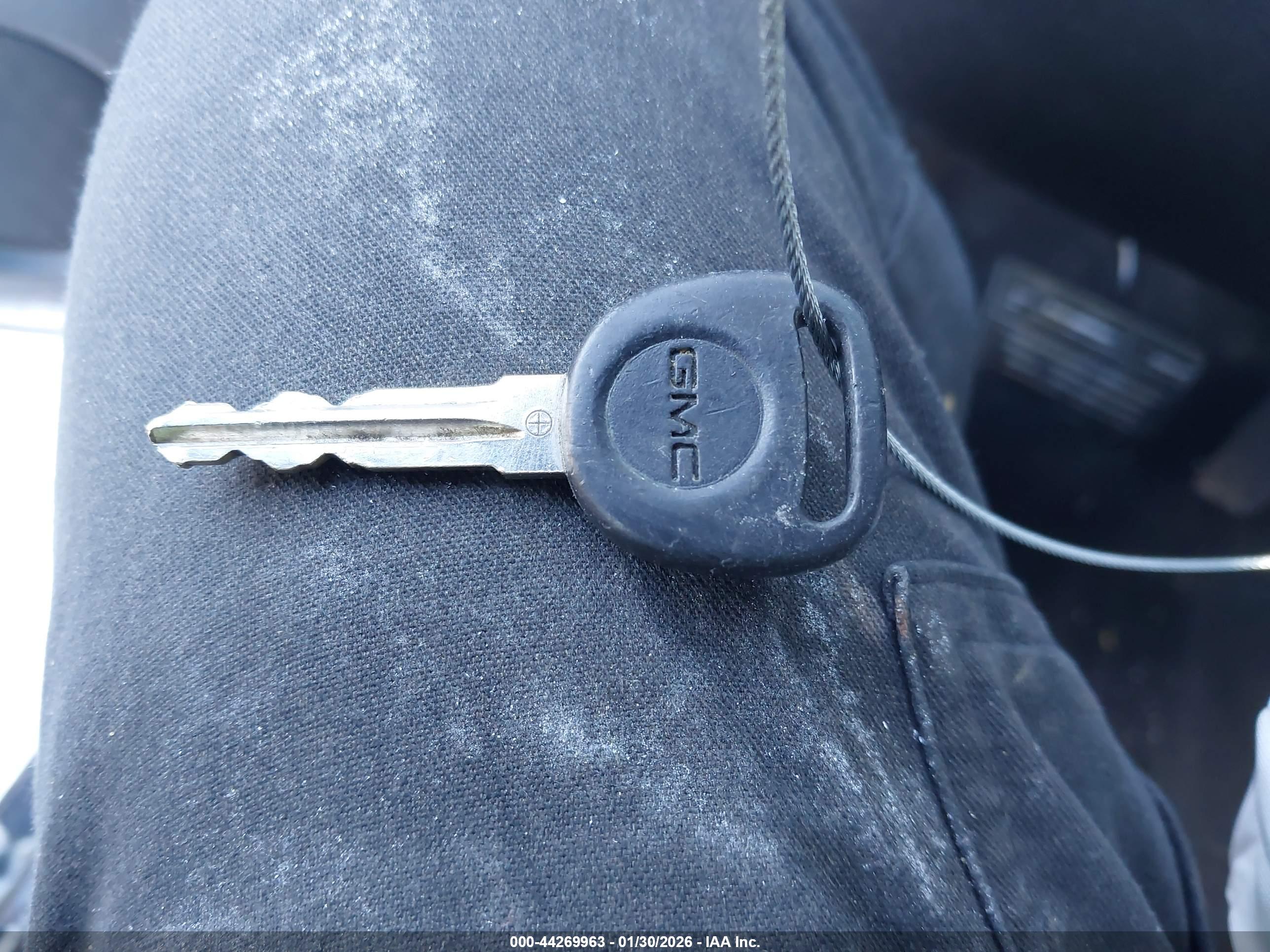GMC YUKON image 11