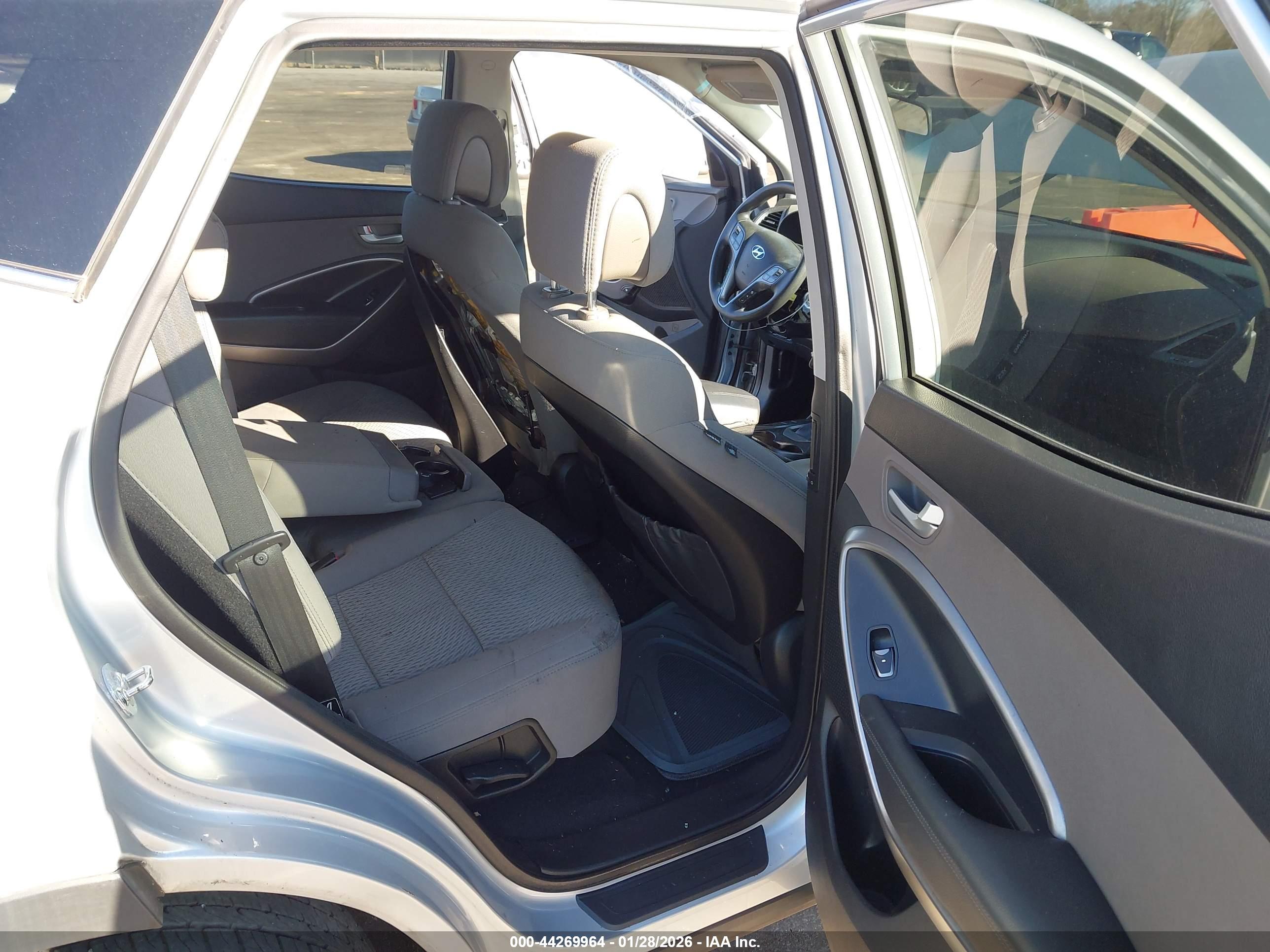 HYUNDAI SANTA image 8