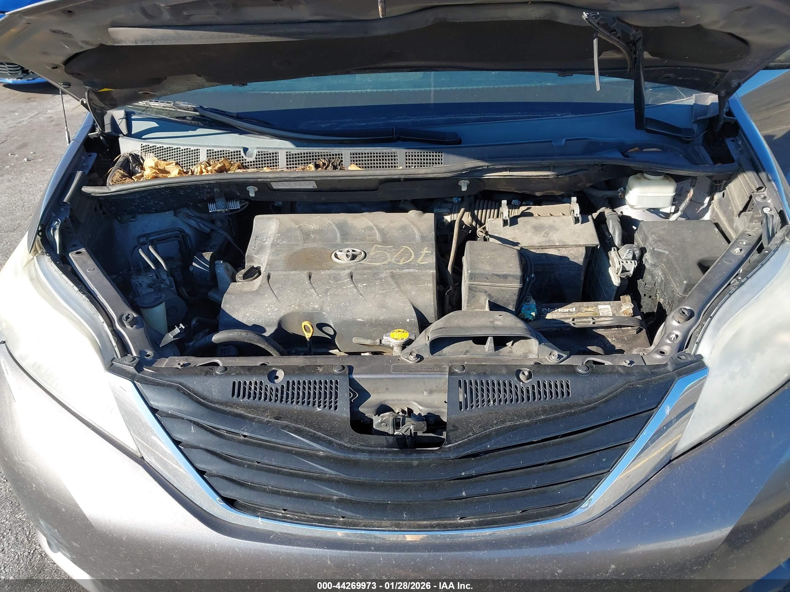 TOYOTA SIENNA image 10